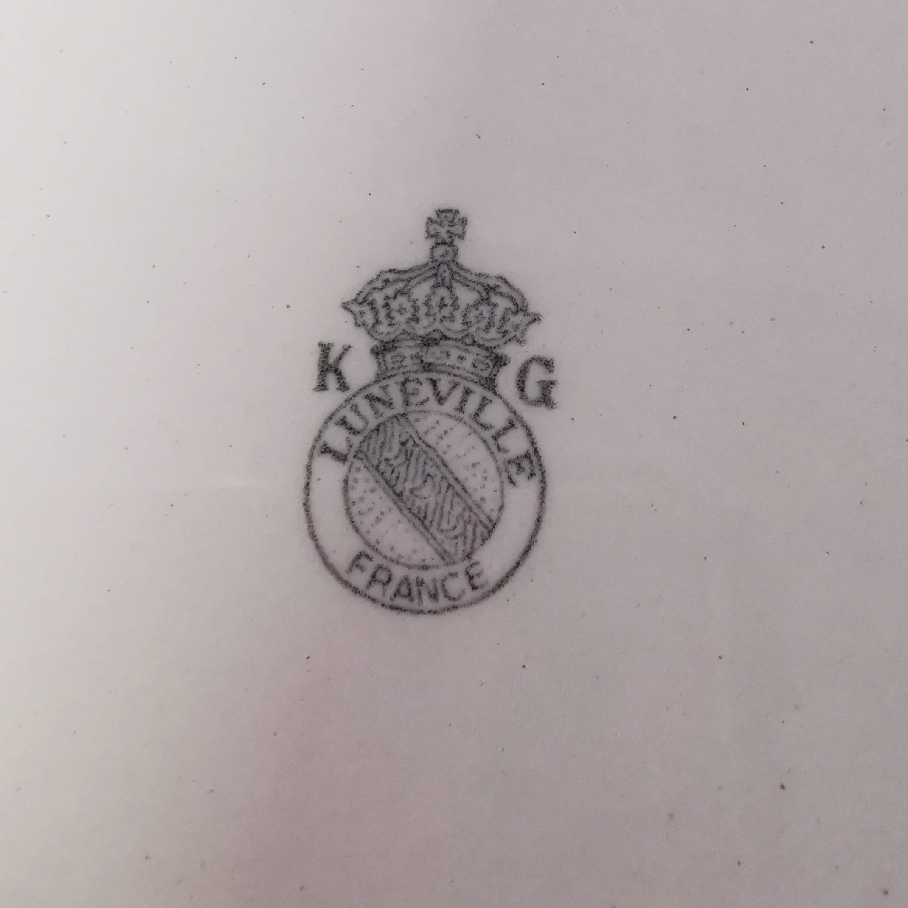 Keller Flat Plate - Guerin - Blue Flower Decoration