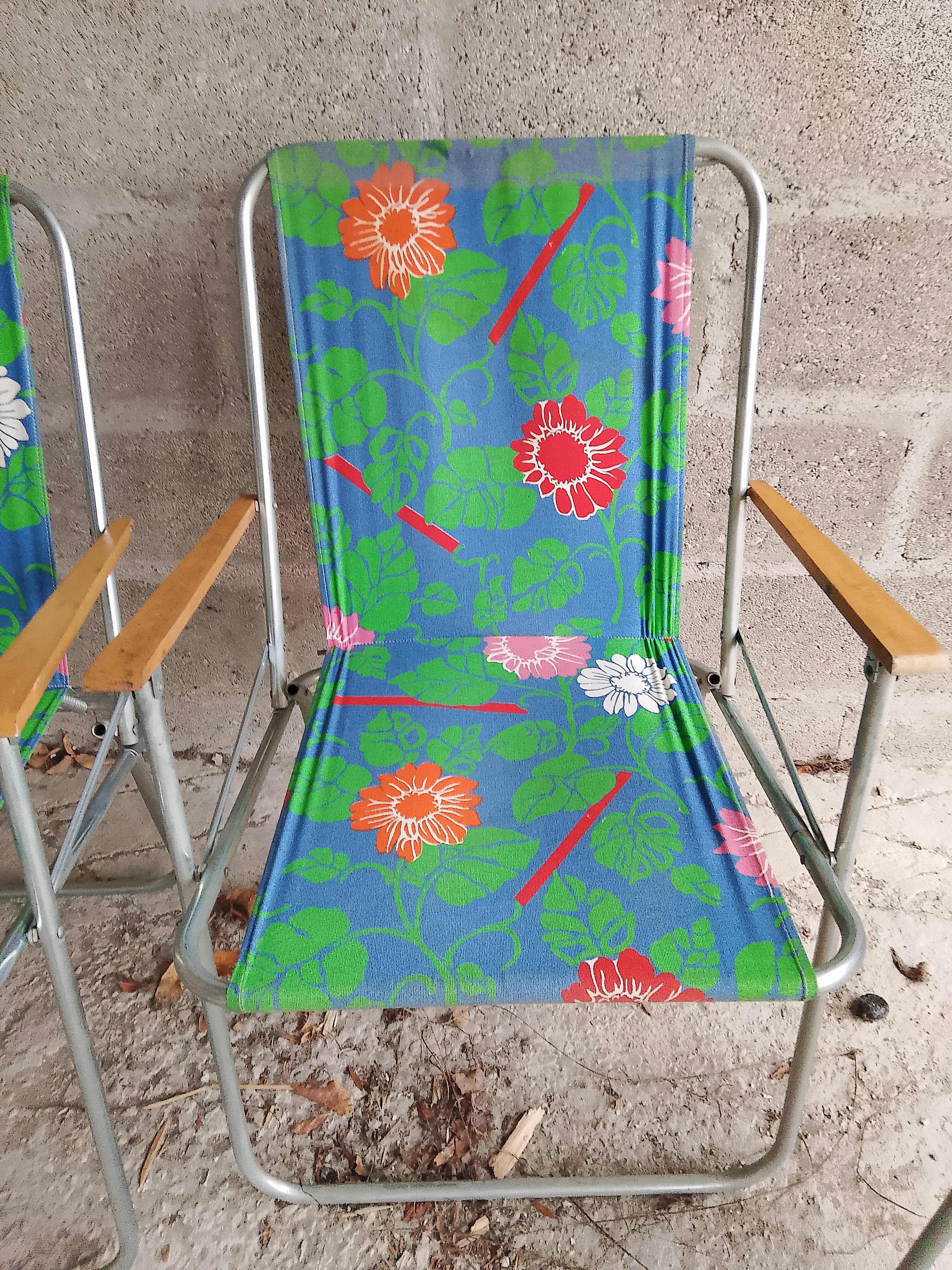 70's folding chairs with armrests