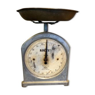 Old scale salter of the 1940s