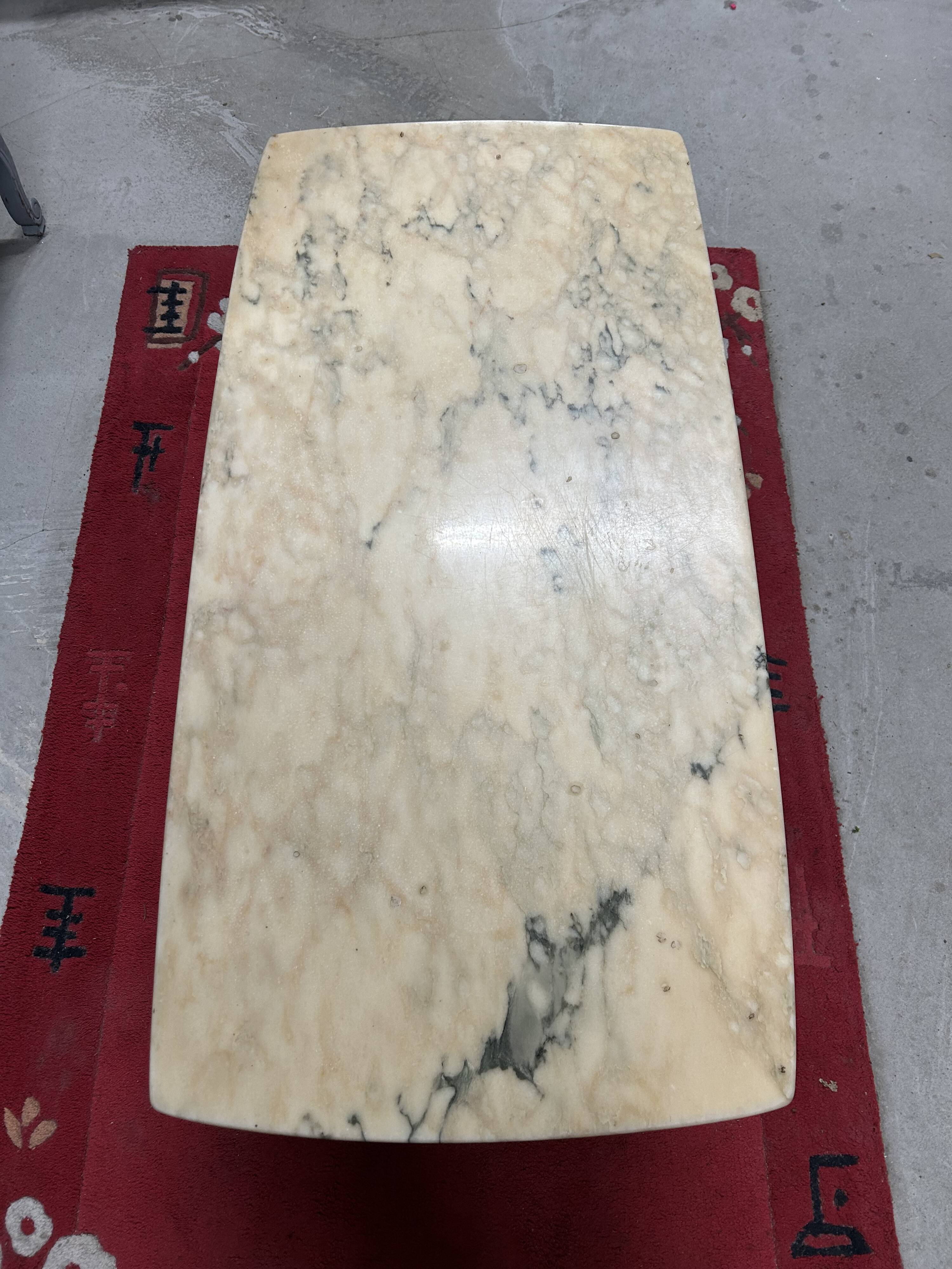 Table avec plateau en marbre