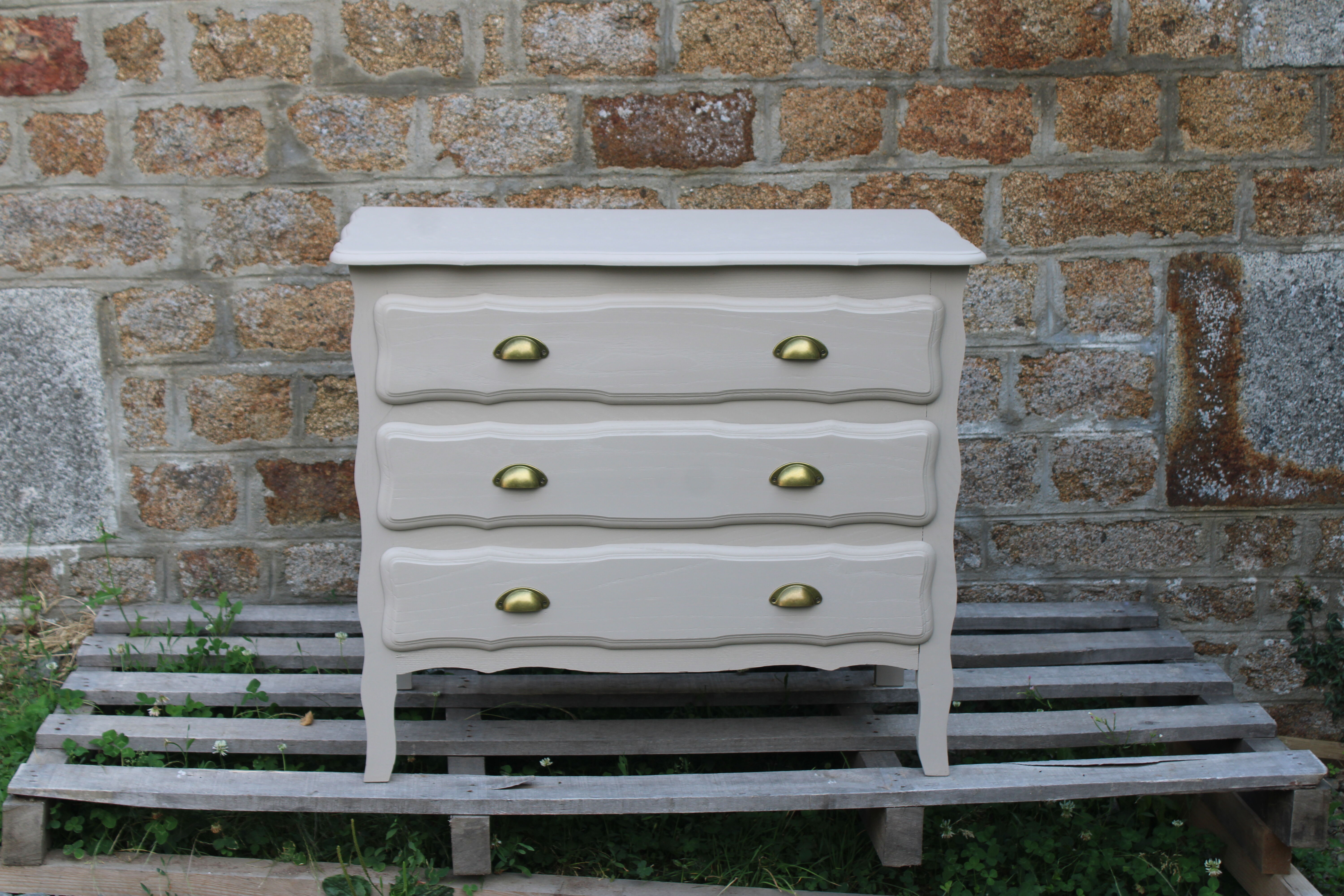 Commode vintage rénovée Greige Galuchat – Style campagne chic