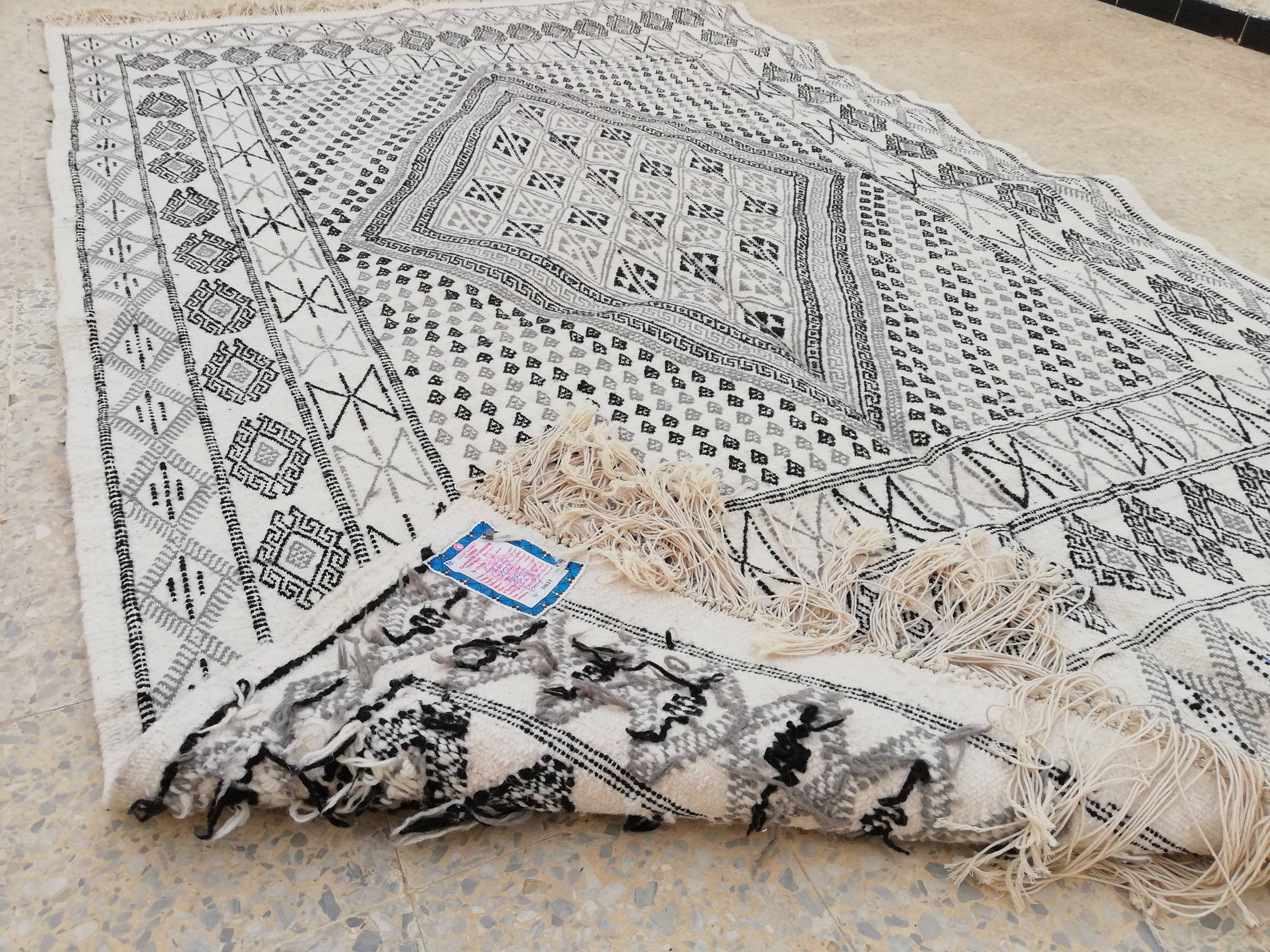 Moroccan berber carpet made of wool 255x160cm
