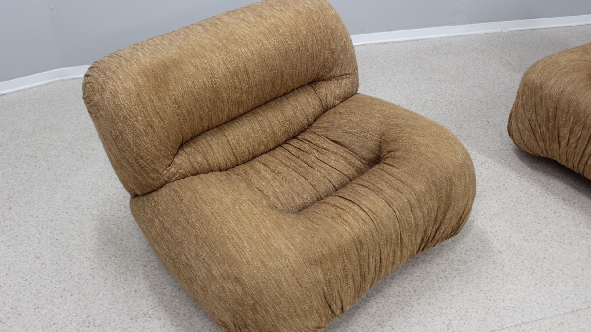 Pair of armchairs by Giuseppe Rossi di Albizzate, 1970s