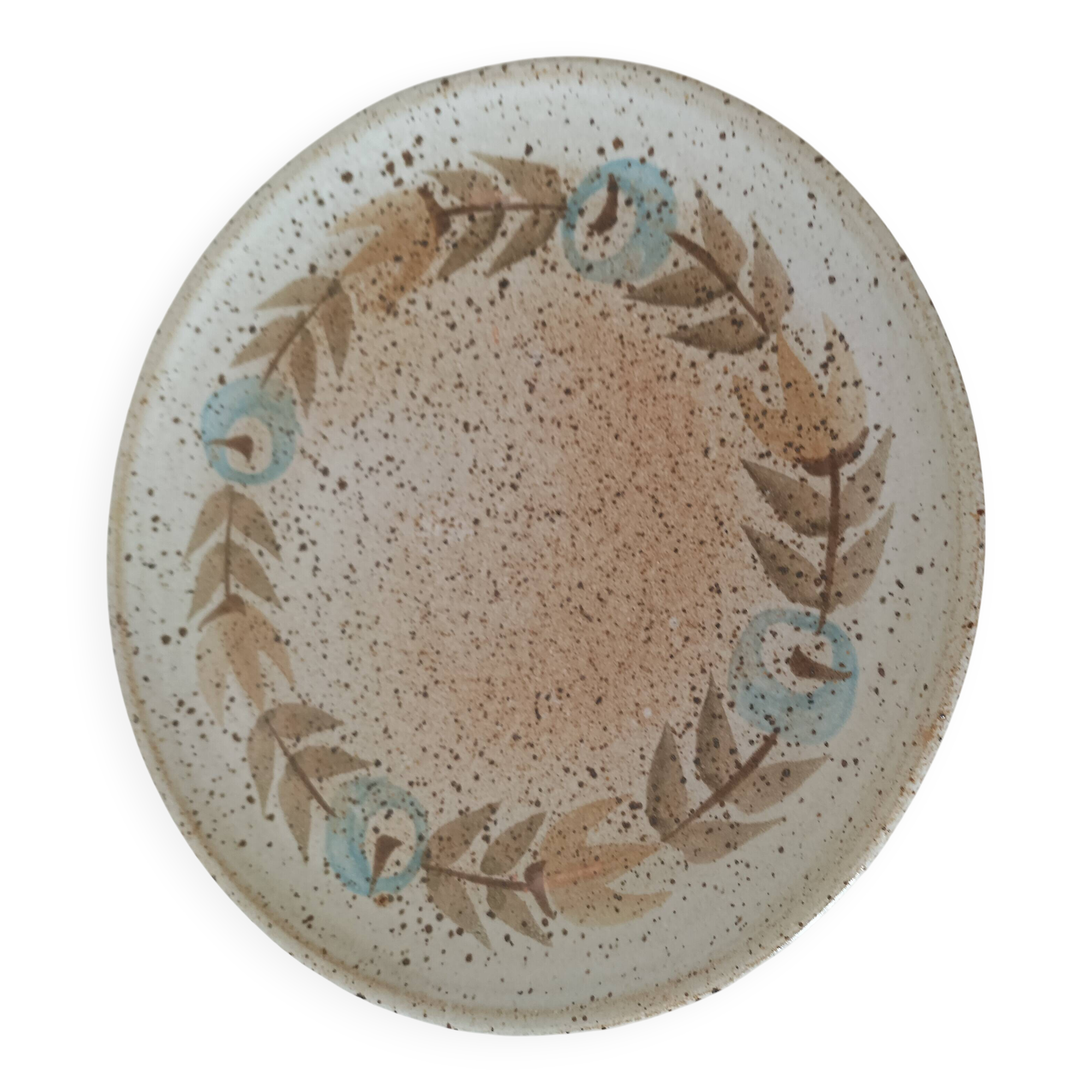 Speckled stoneware plate with floral decoration