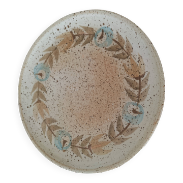 Speckled stoneware plate with floral decoration