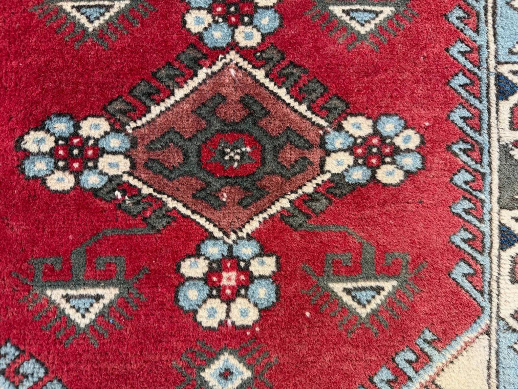 Turkish tribal rug natural dyes 200x120 cm vintage Turkish carpet 2521