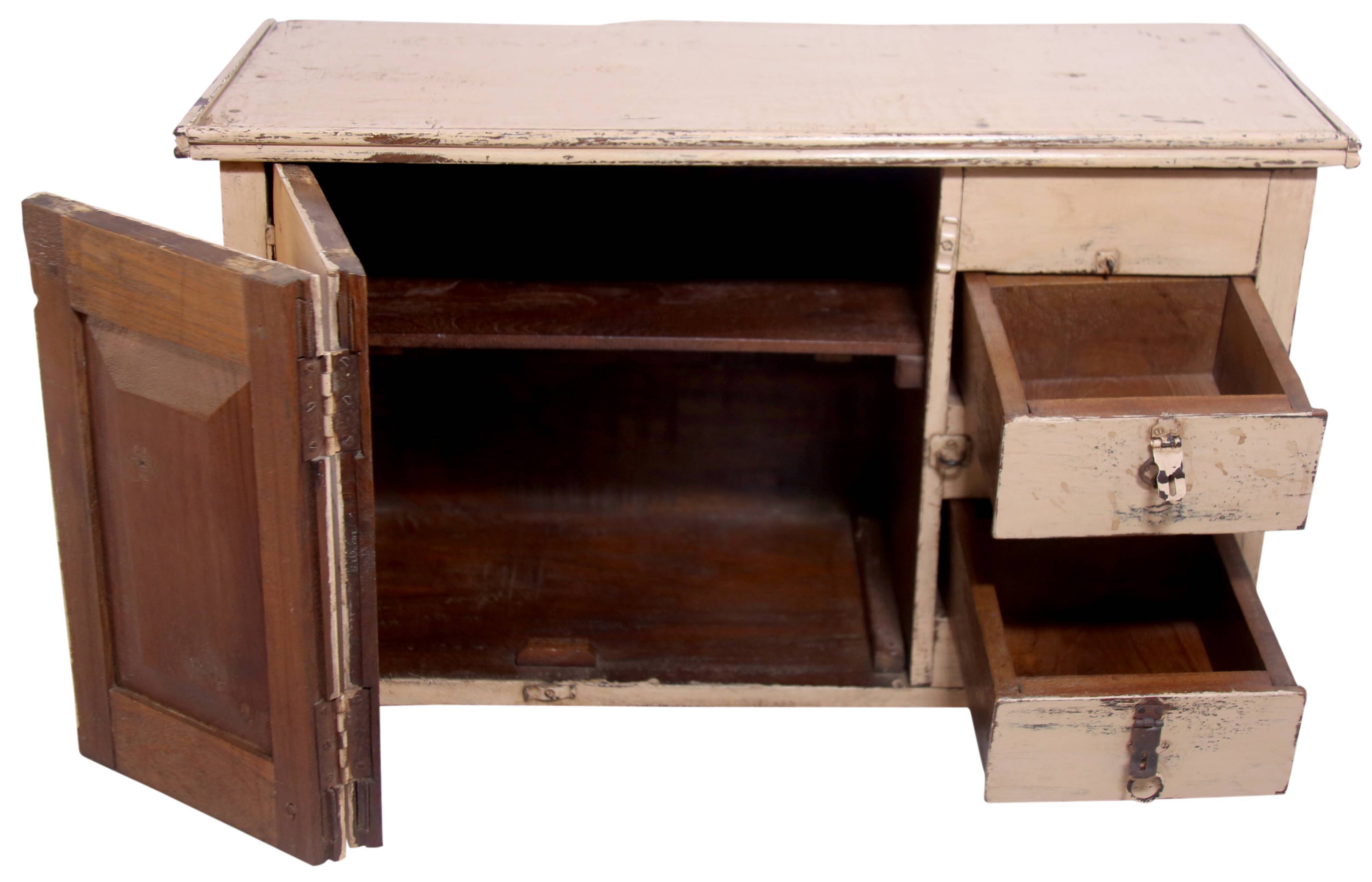 Buffet down in ancient Burmese teak