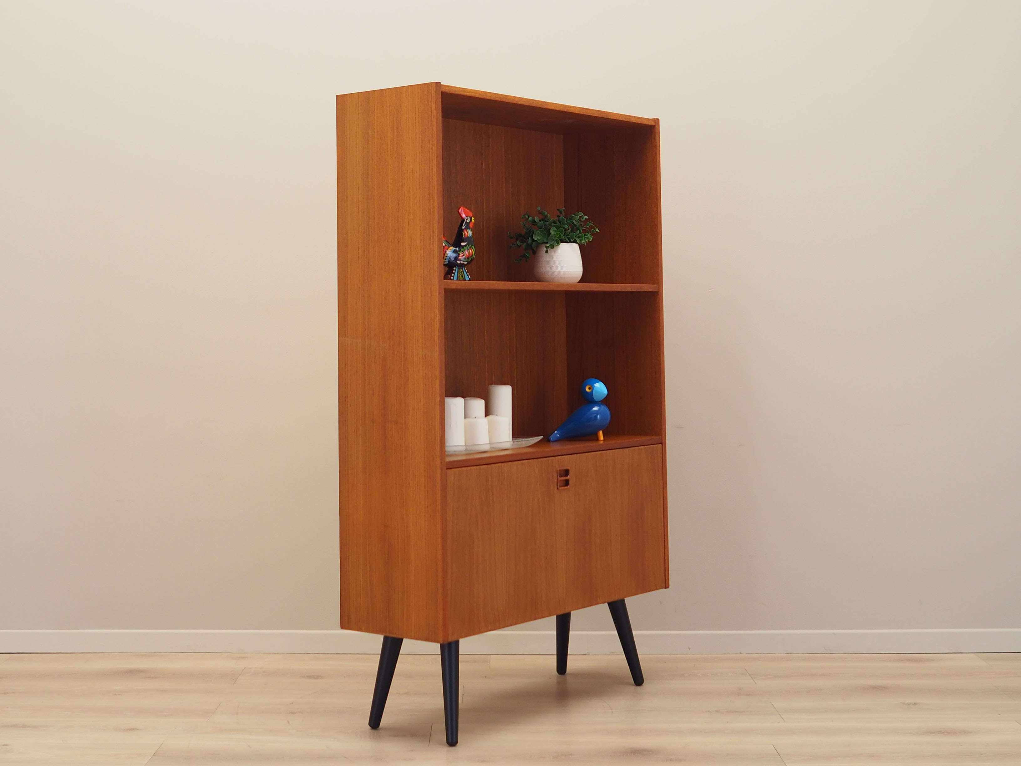 Teak bookcase Danish design 1970s
