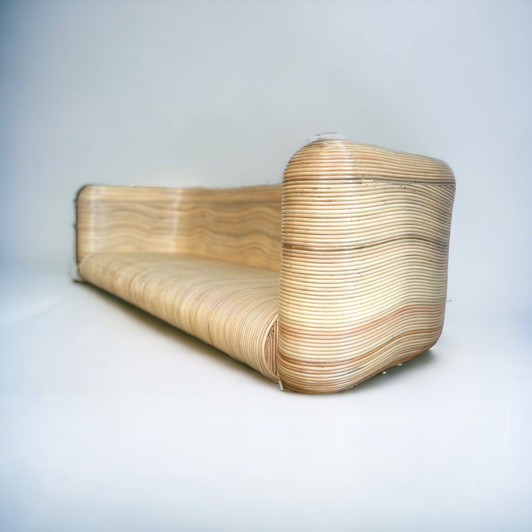 Curved wicker living seat / sofa