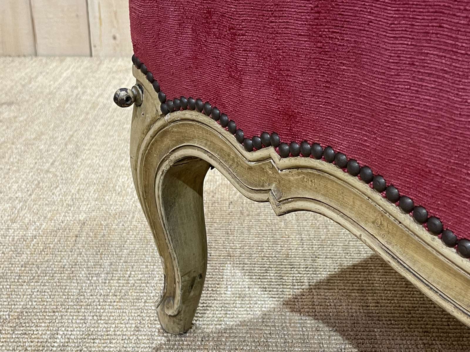 Louis XV style daybed in painted wood and covered with a red velvet