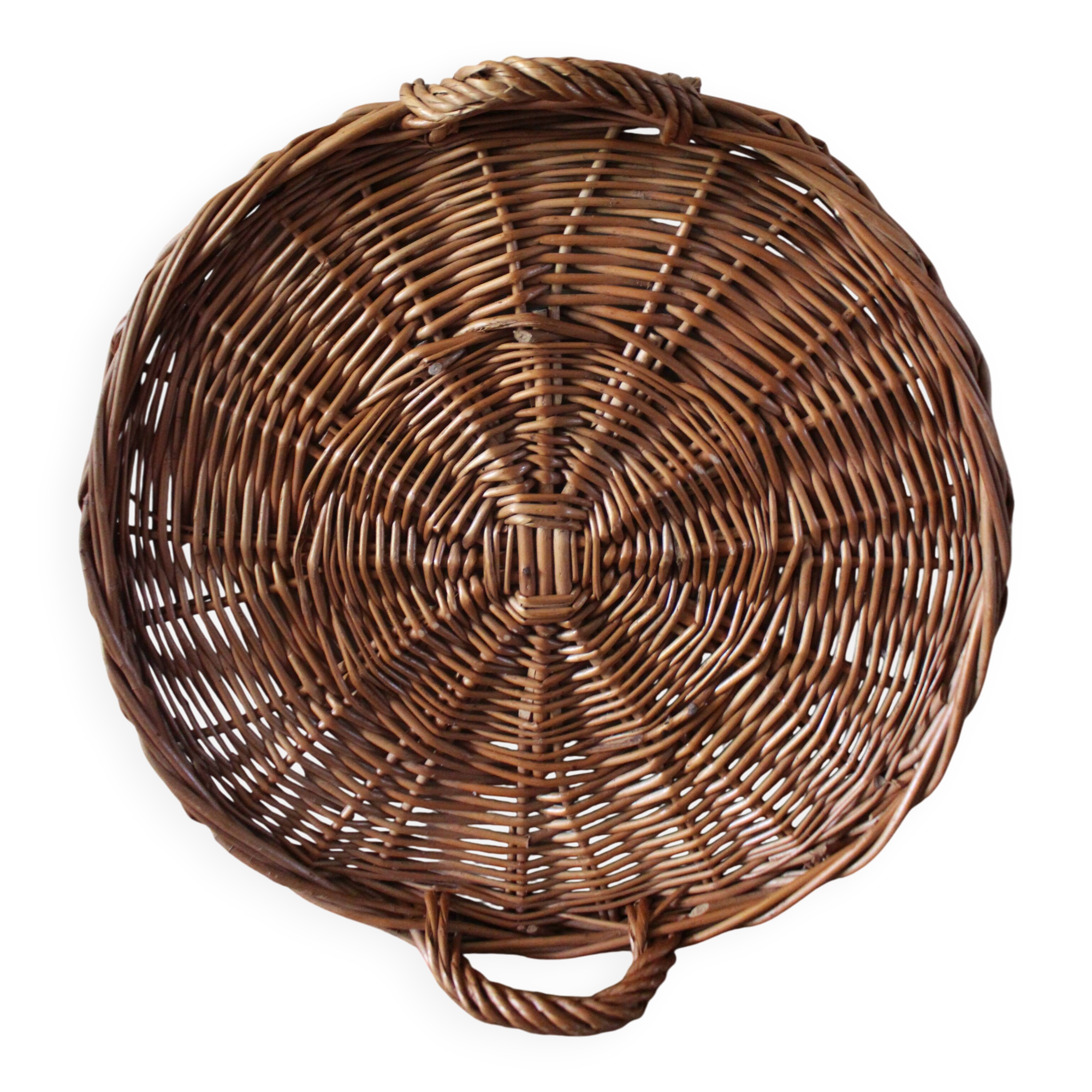 Medium round wicker plateau with two handles.