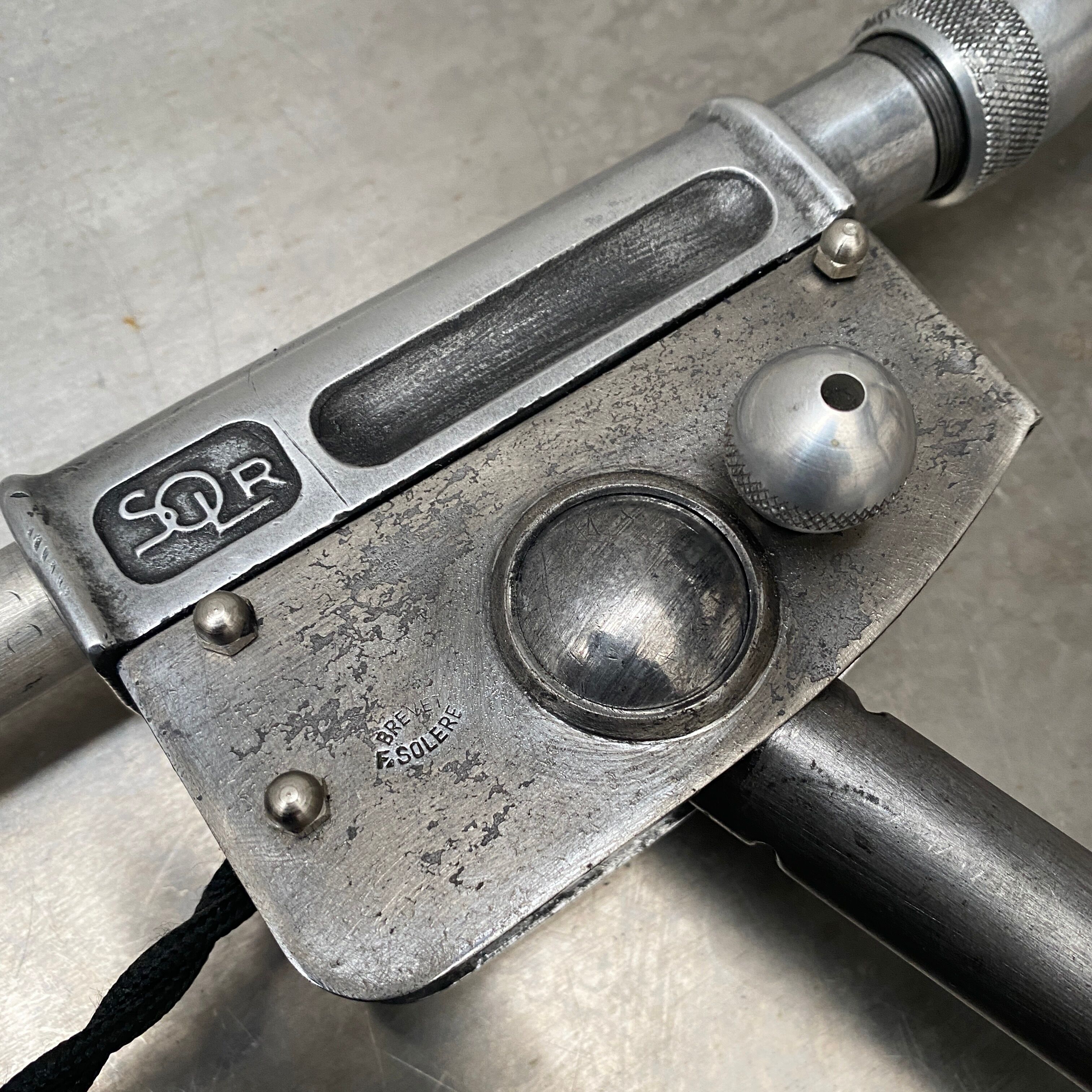 Industrial counterweight wall light from Solère