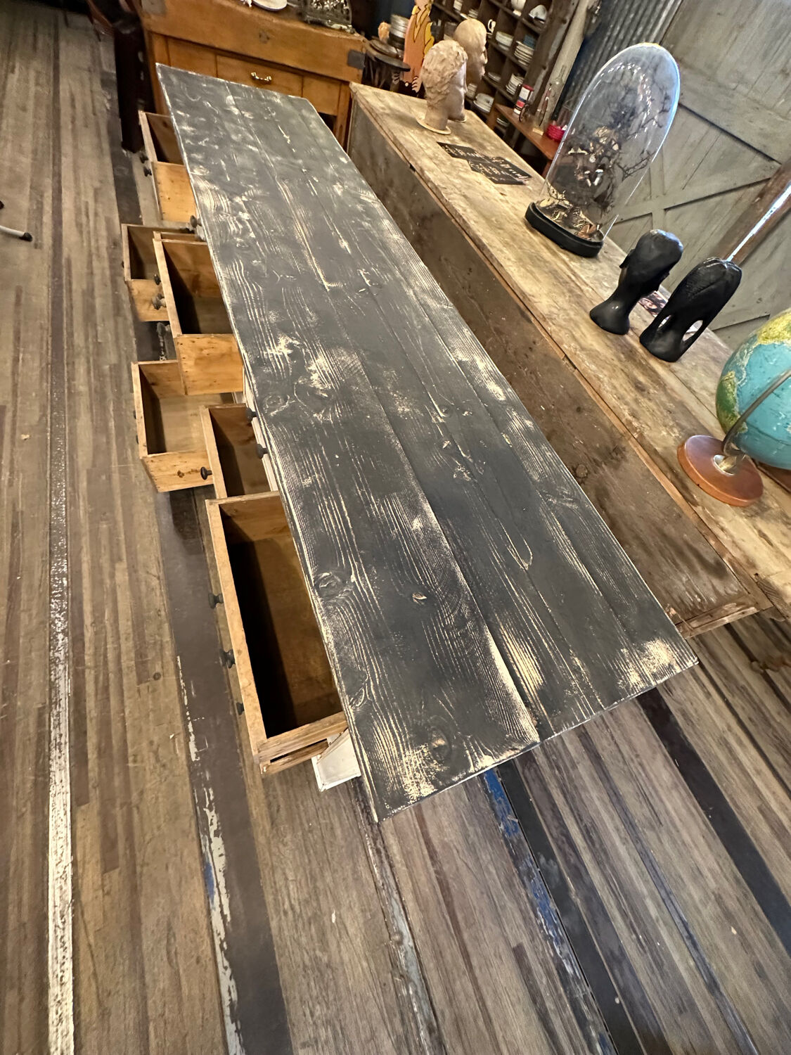 Countertop or loom cabinet with panel drawers