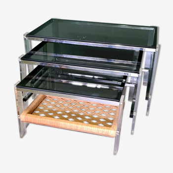 Pull out tables with smoke glass