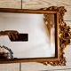 Miroir en stuc a bords biseautés