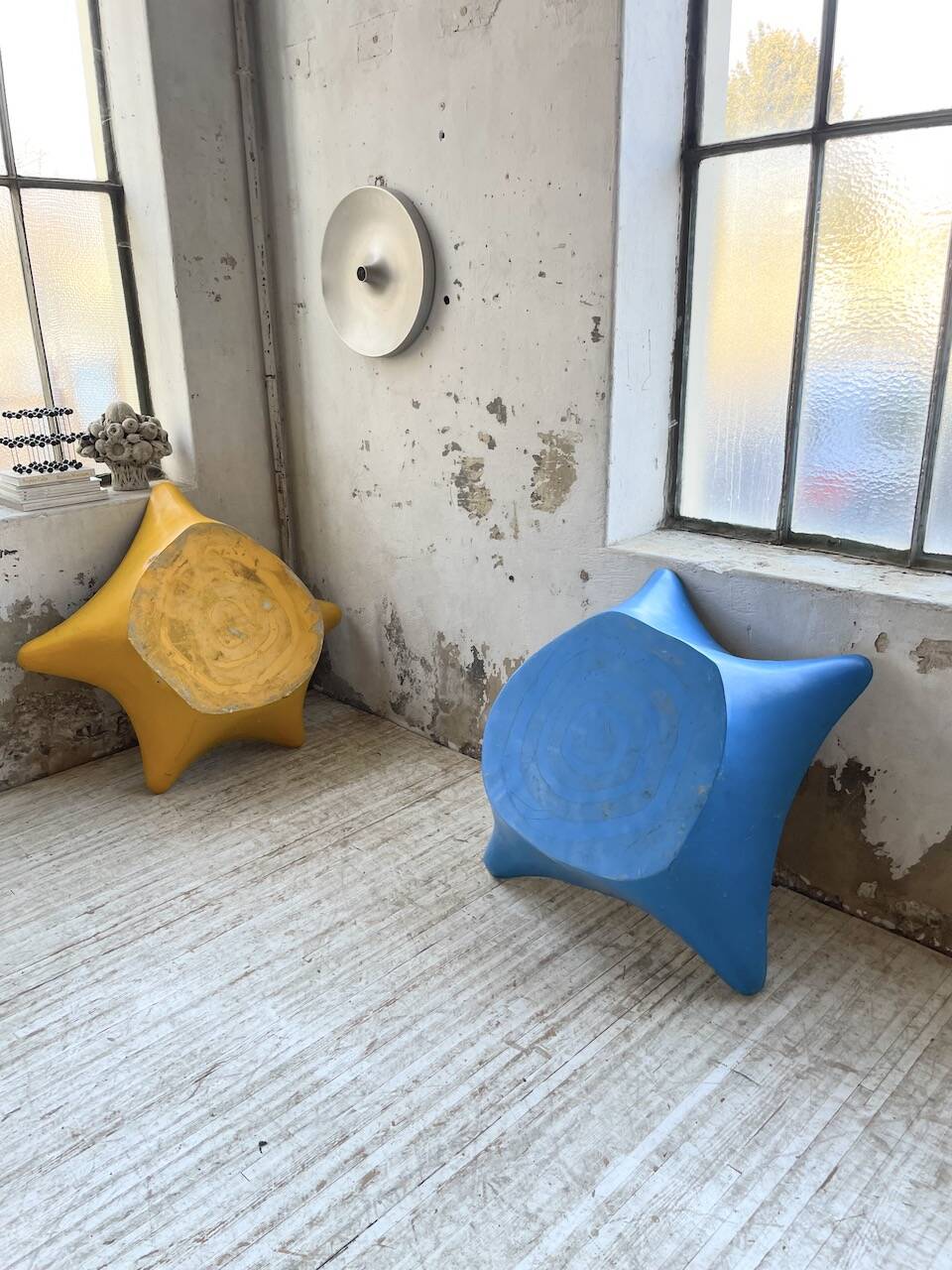 Set of 2 free-form fiberglass planters