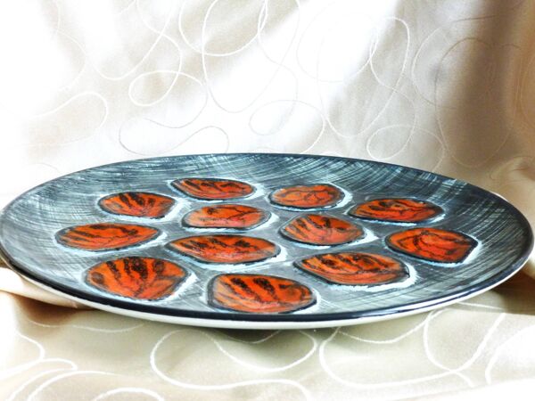 Plat de présentation à huîtres et coquillages de Pornic peint mains.
