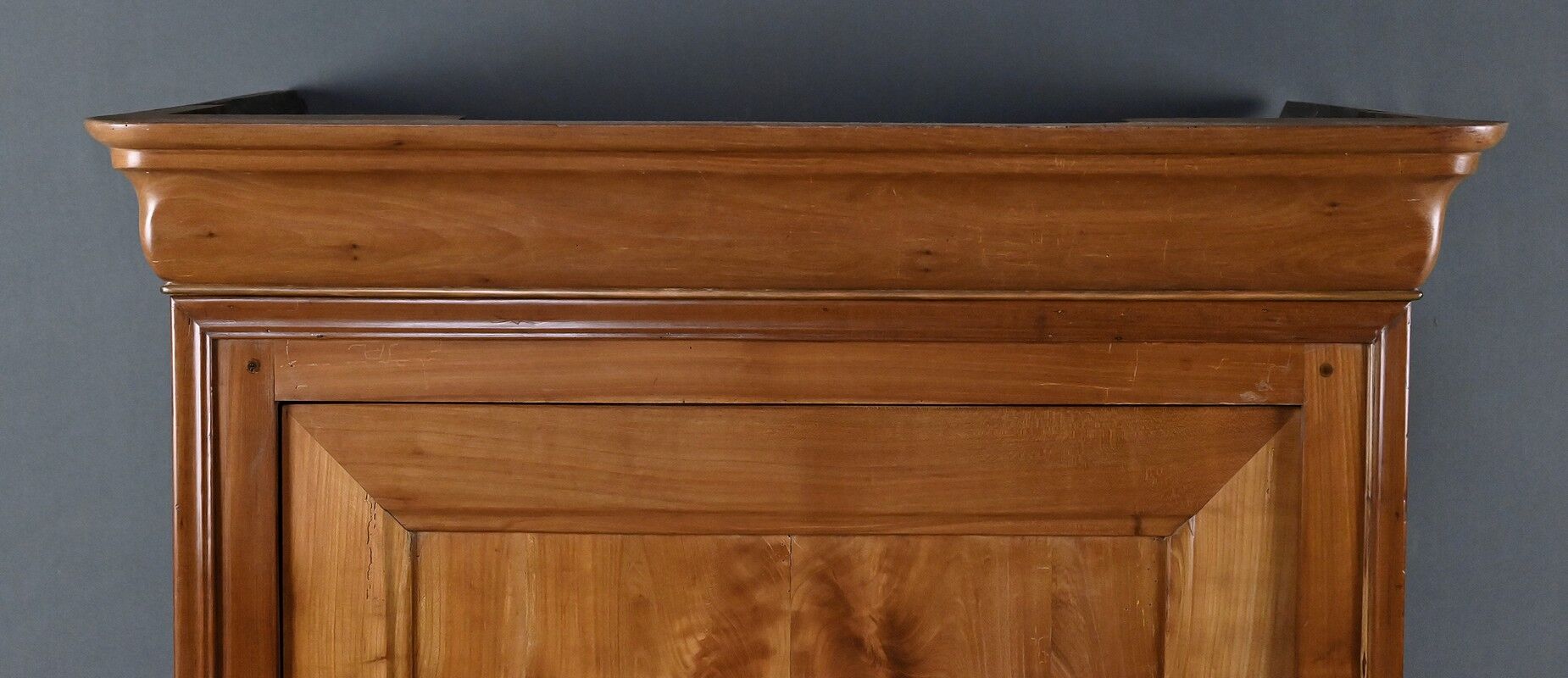 Petite bonnetière en merisier, style Louis Philippe – fin XIXe