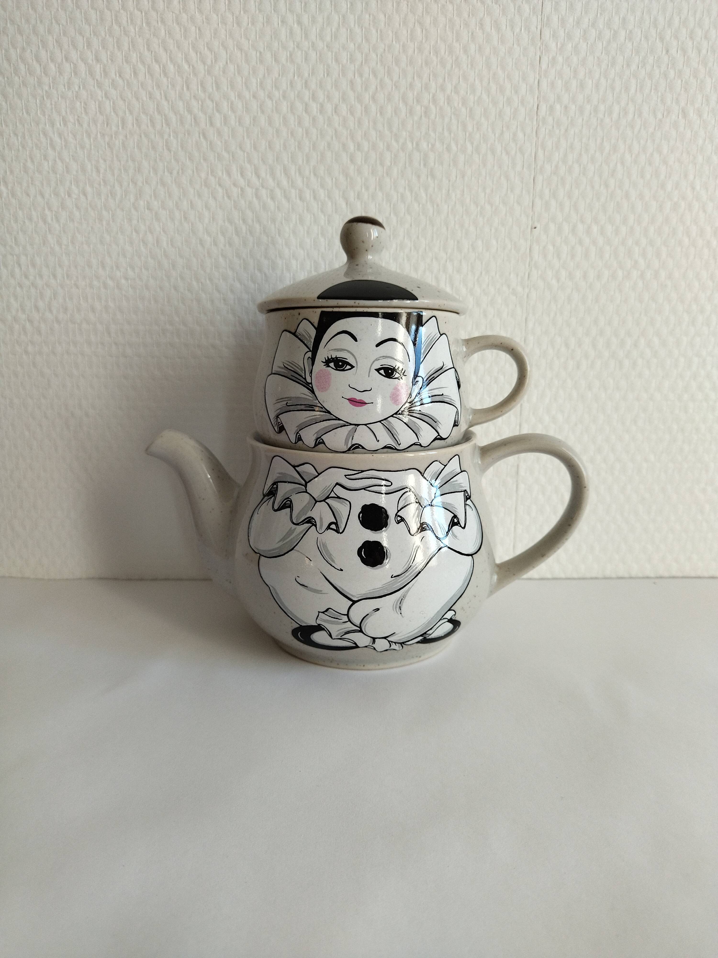 Teapot set and vintage pierrot cup