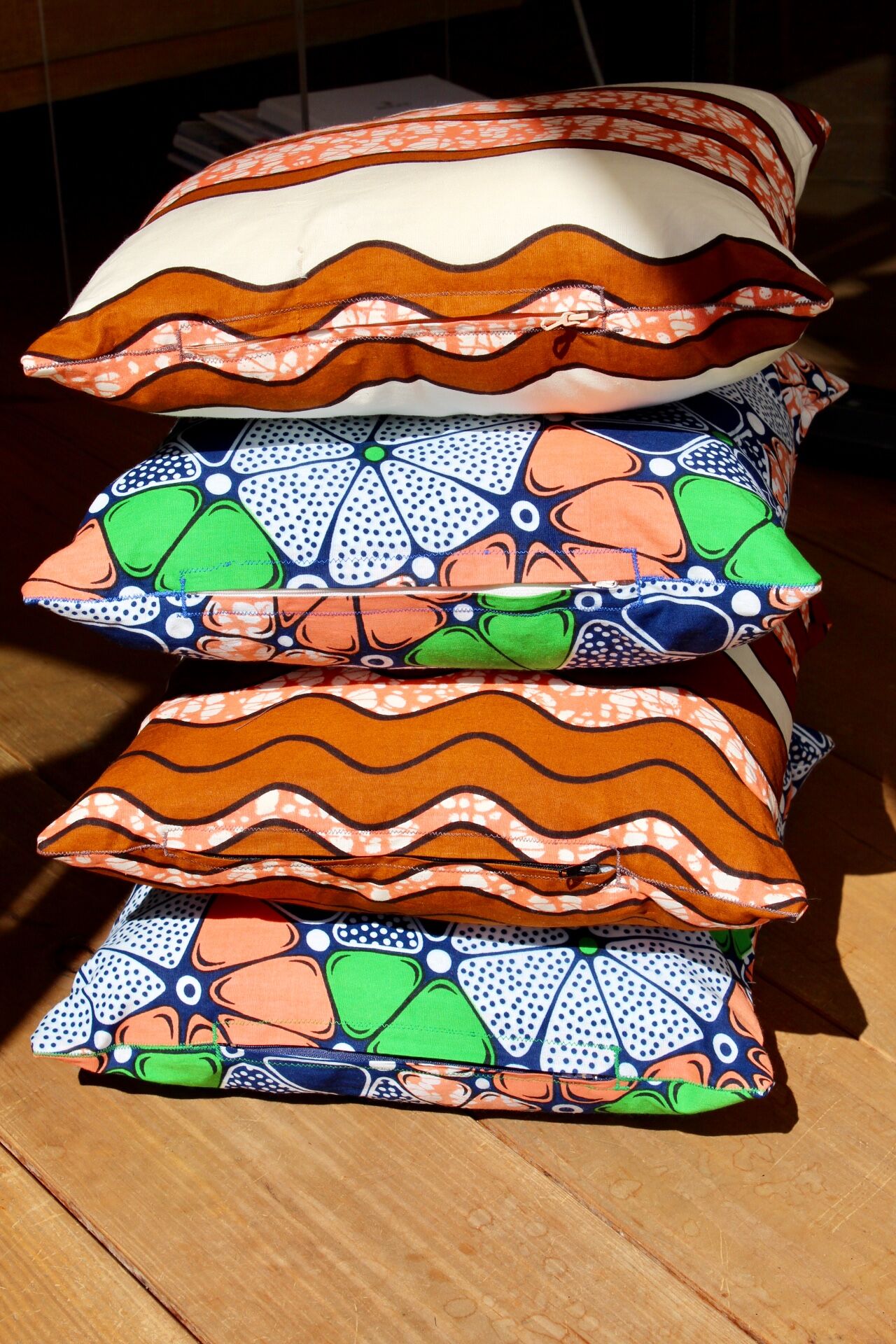 4 coussins 40x40cm covers made in 2 different wax assorted