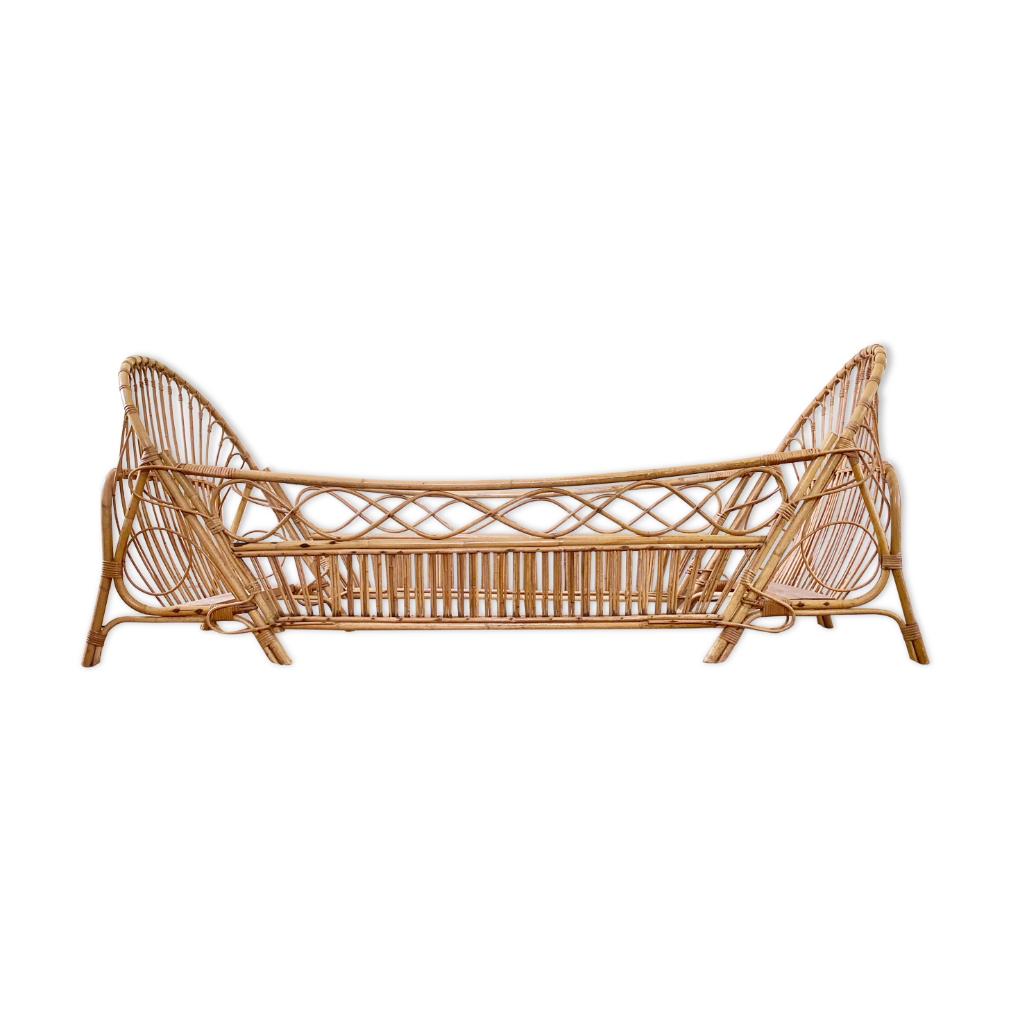 Rattan basket bed