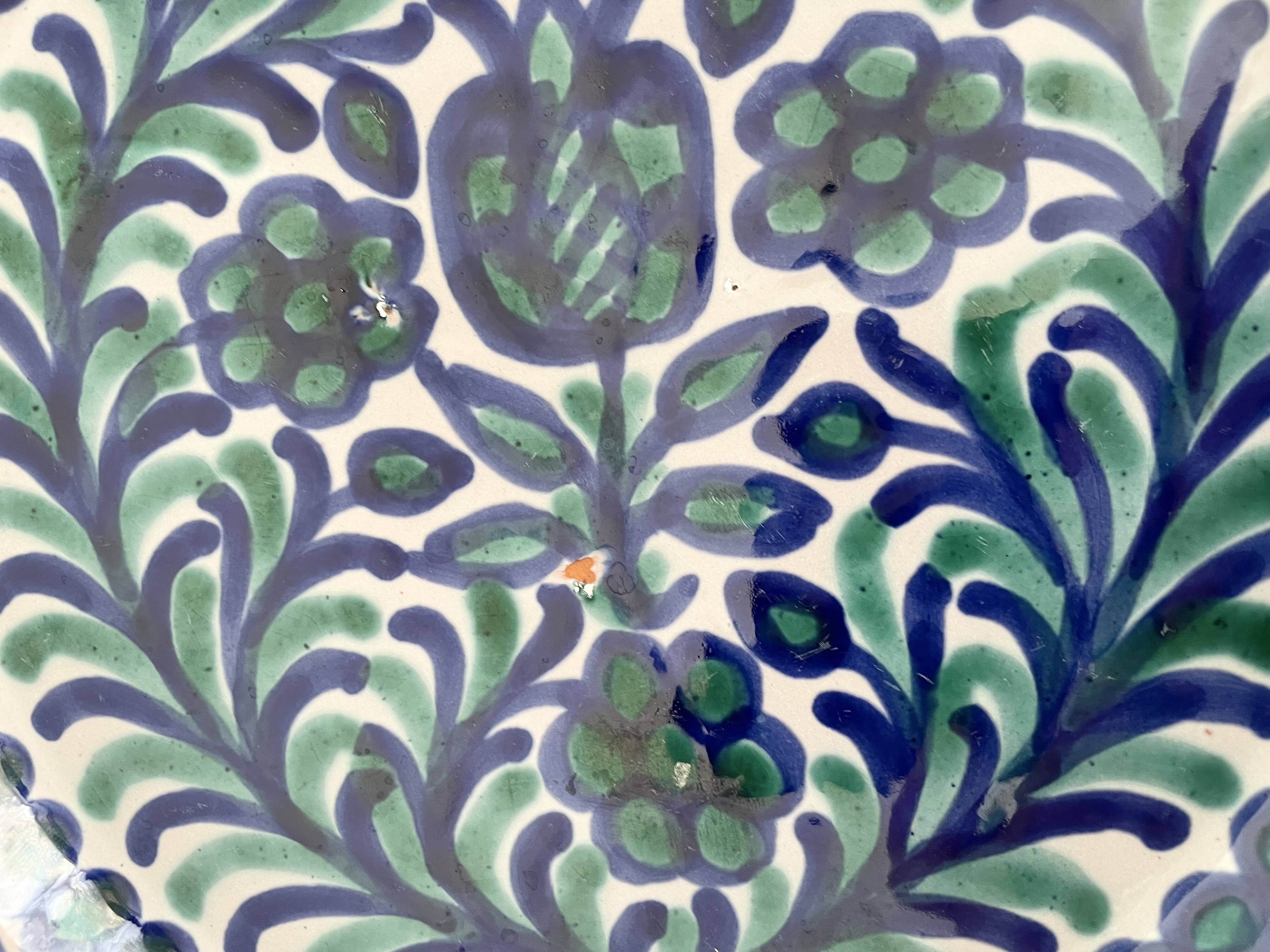 Assiette plate émaillée Fajalauza