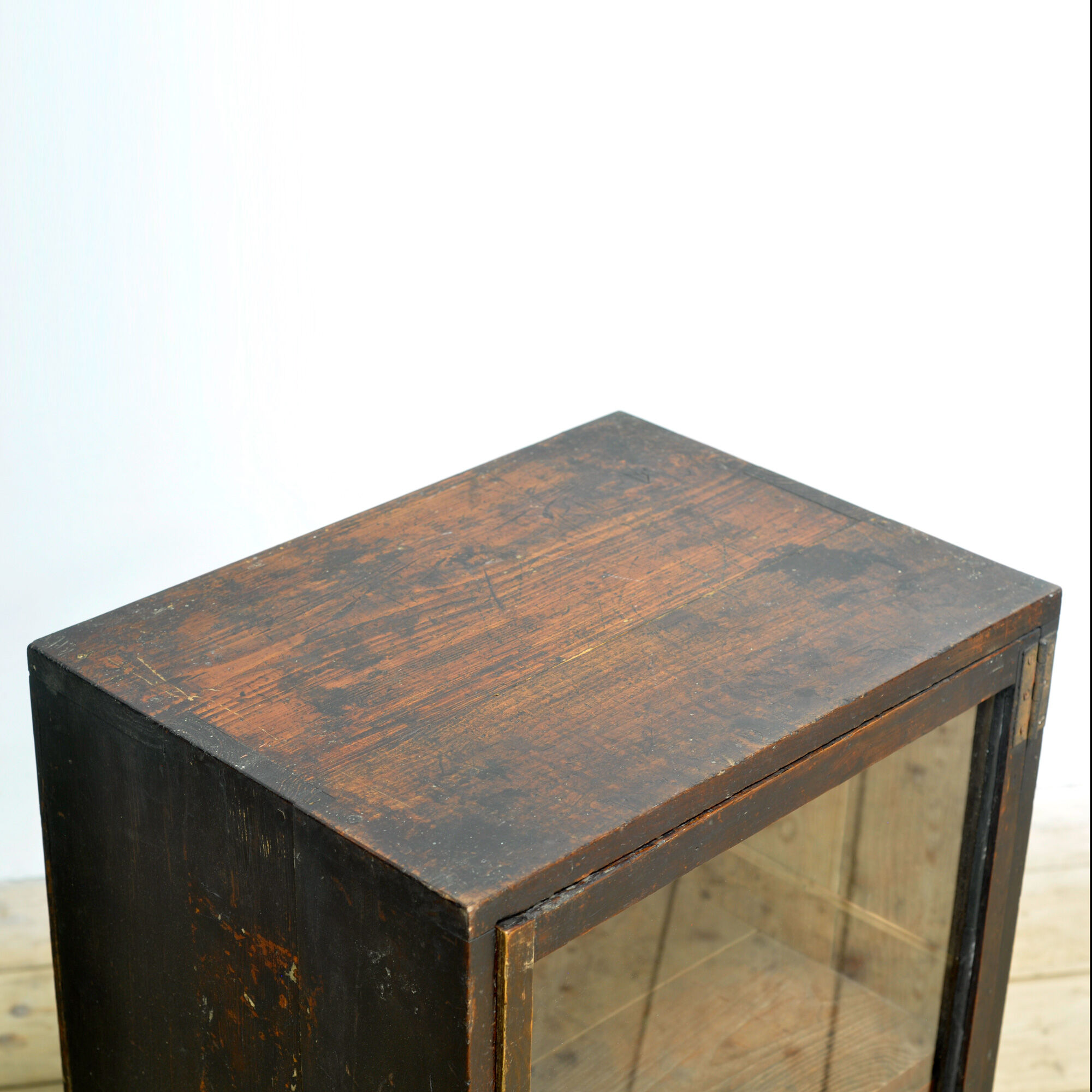 Small Japanese display cabinet, circa 1925