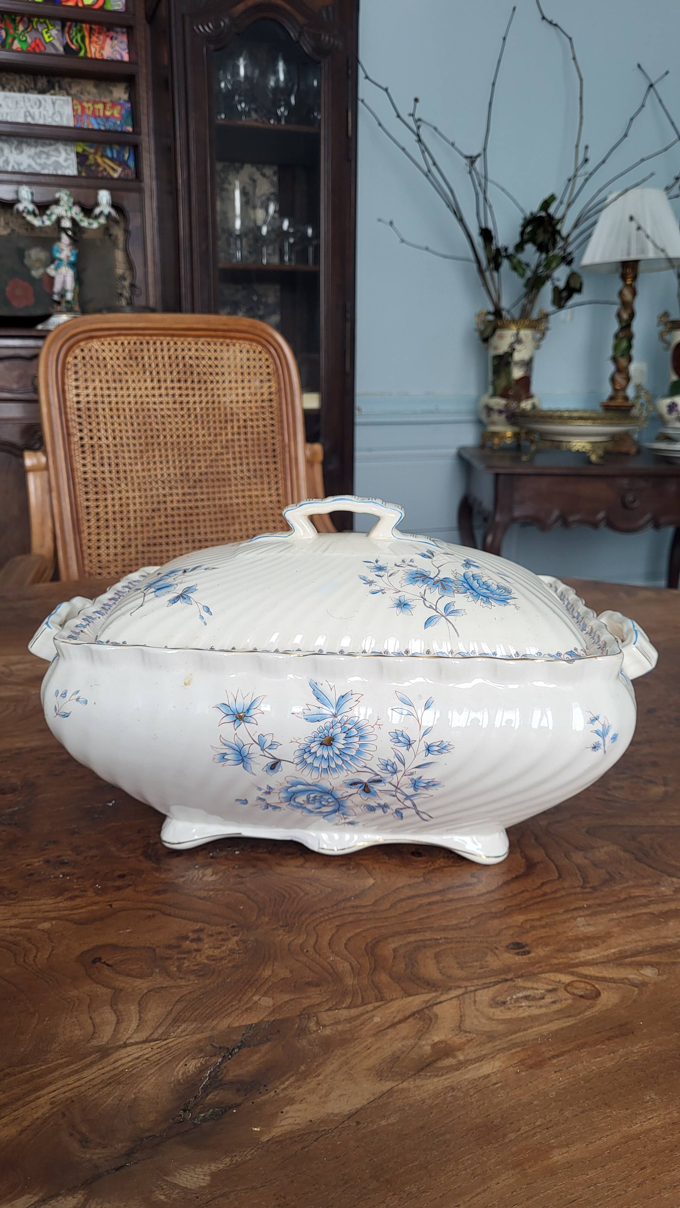 Petrus Regout 19th century dinner service 115 pieces