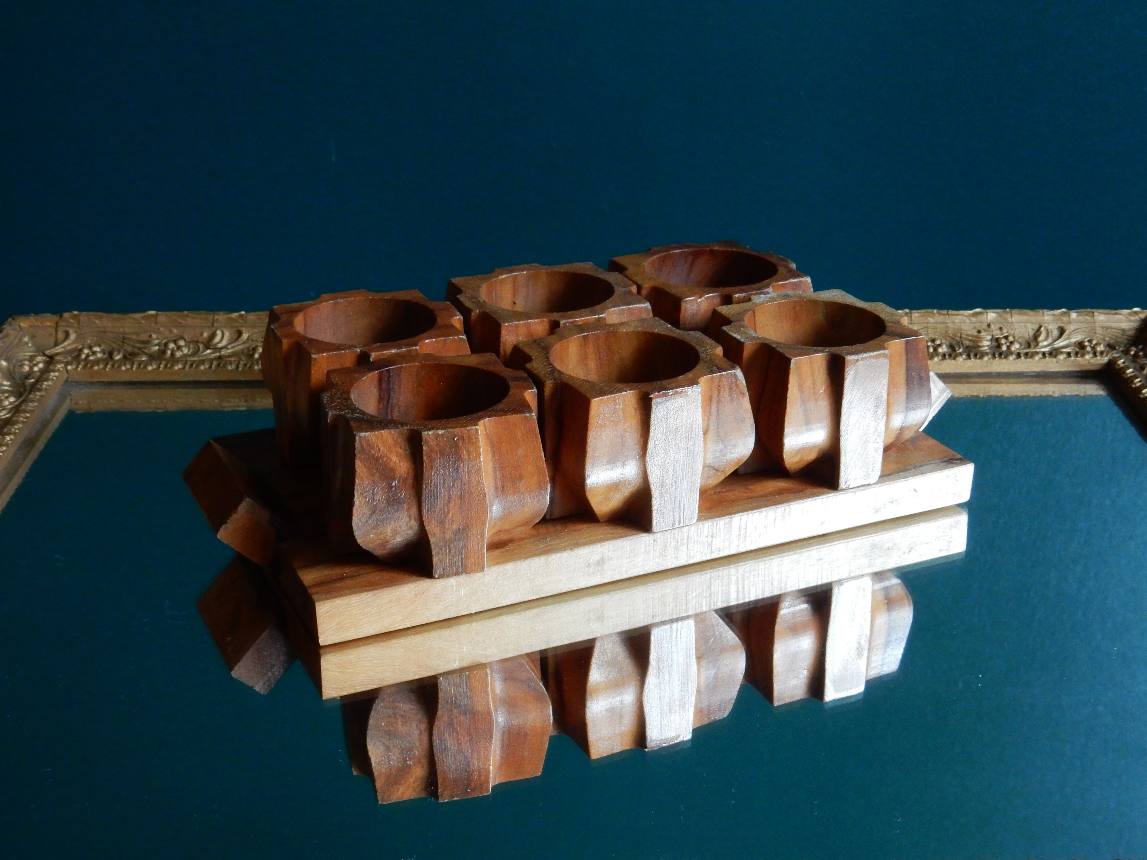 6 egg cups and their olive wood tray