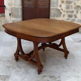 Dining room table by Maison Krieger, Art Nouveau, circa 1900, in solid oak