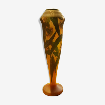 Vase en pâte de verre coloré par Daum Nancy