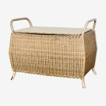 Coffre de rangement en osier et métal blanc