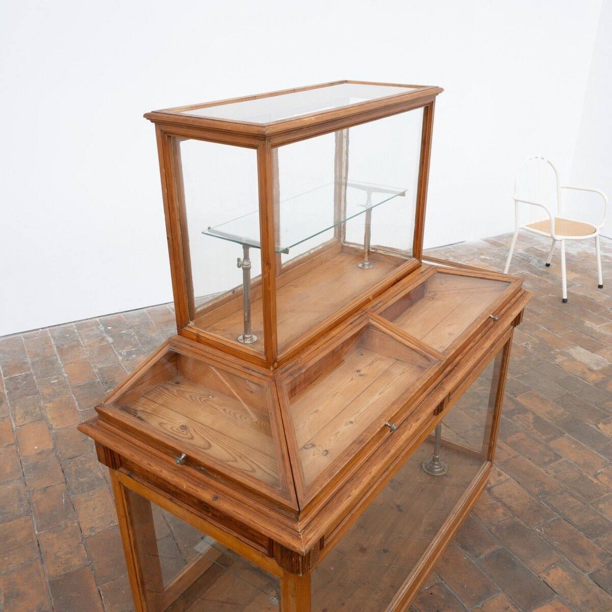 Ancienne vitrine de présentation - début du XXème siècle
