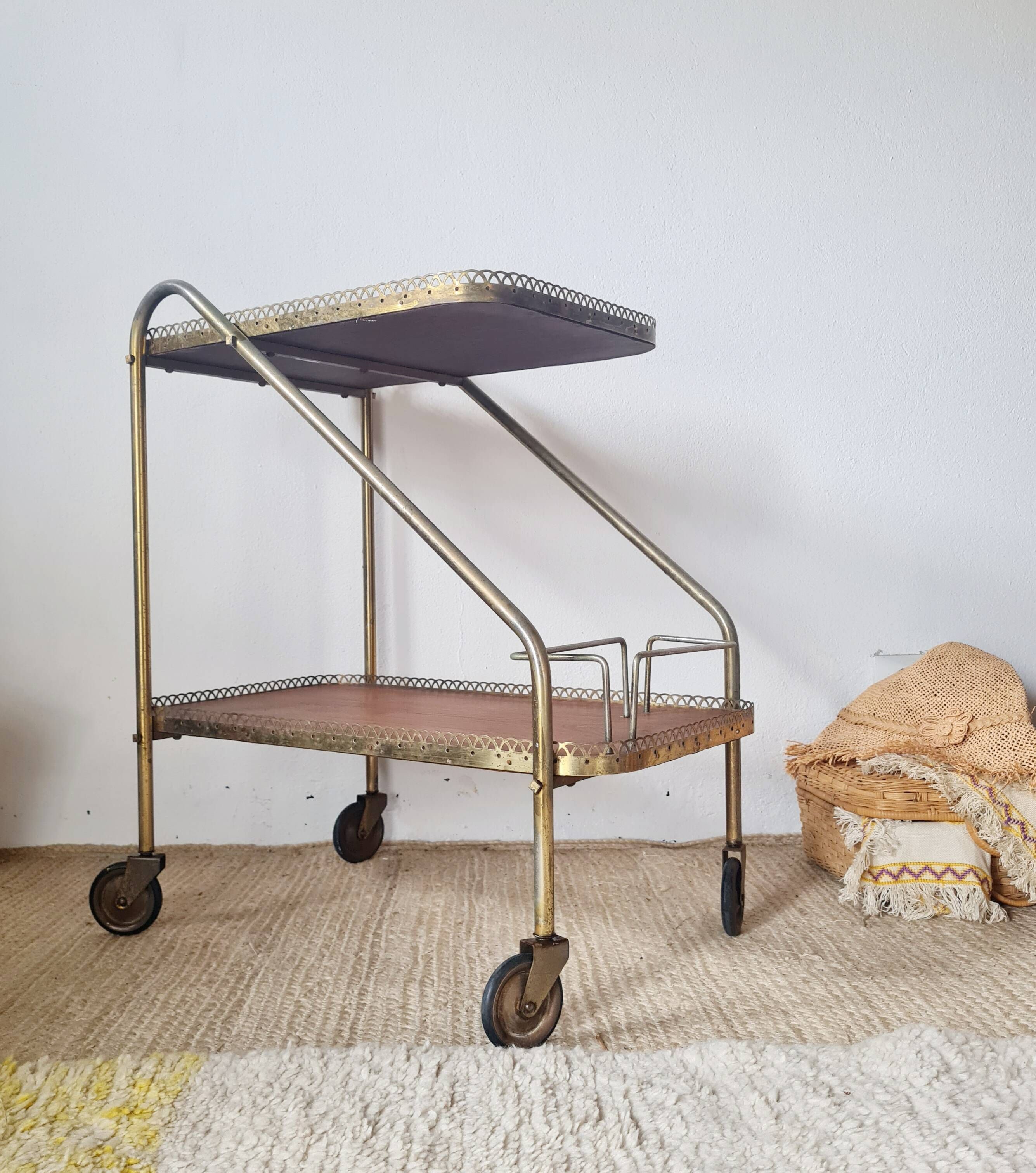 Vintage 1950s dessert bar - Gold metal and wood formica trays