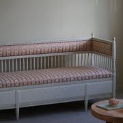 Antique Gustavian canapé / bench from the early 19th century, by a Swedish cabinetmaker.