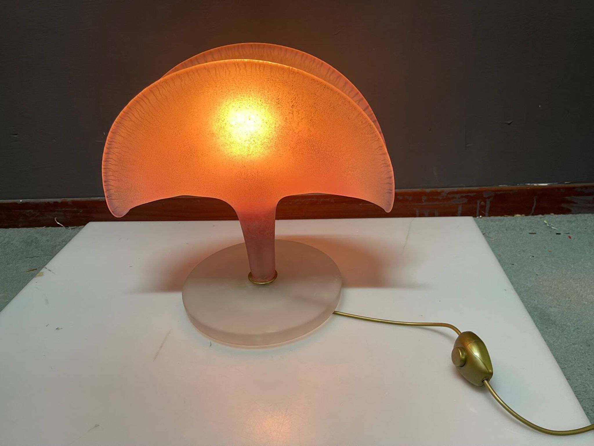 Lampe de table en verre de Murano rose des années 1980