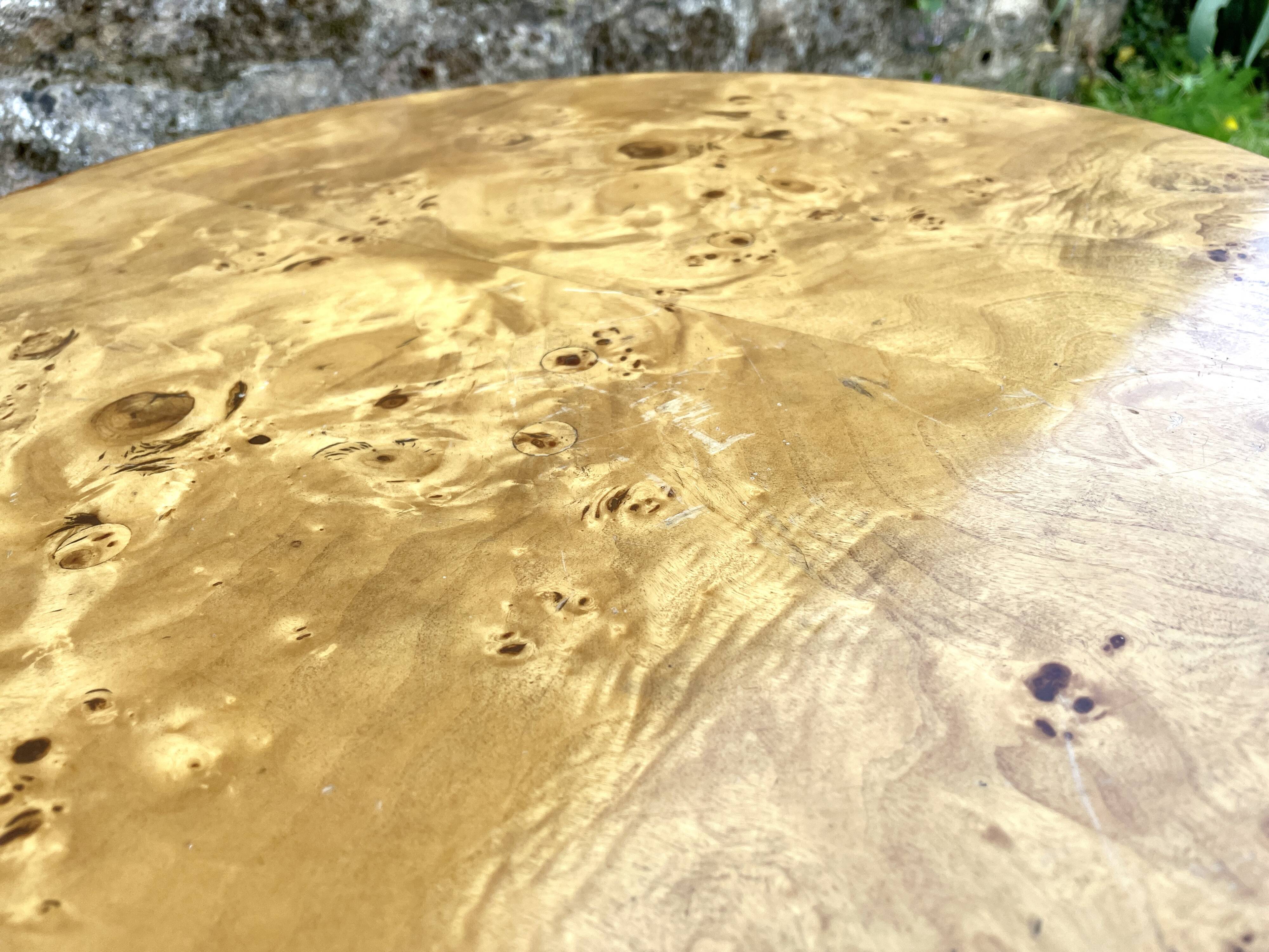 Pair of round coffee tables, burl veneer, 1980