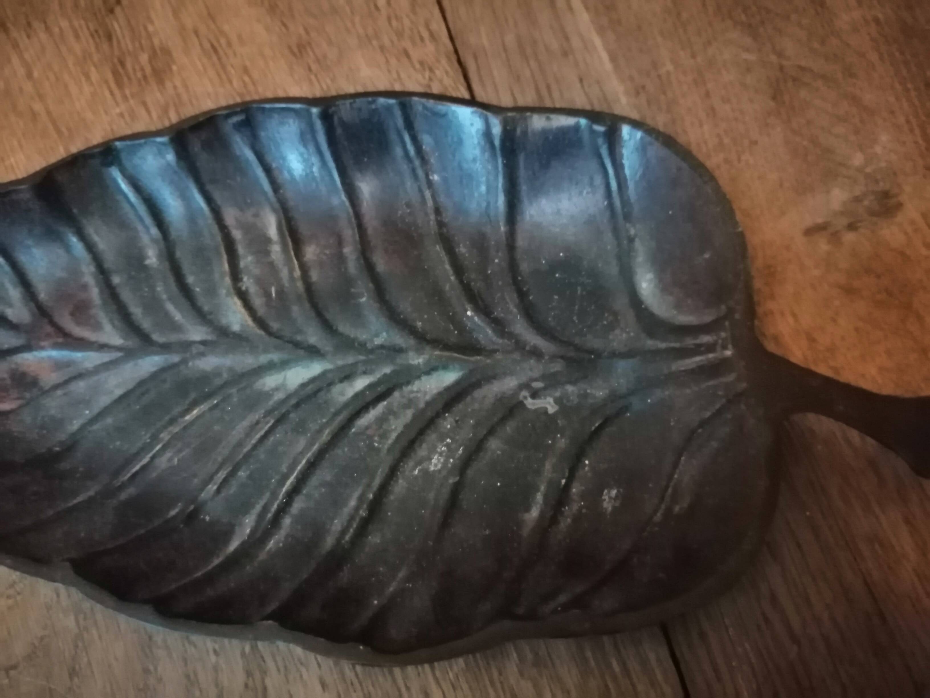 Bronze travel pocket, leaf-shaped