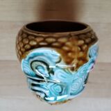 Vases plants in ancient dabbling