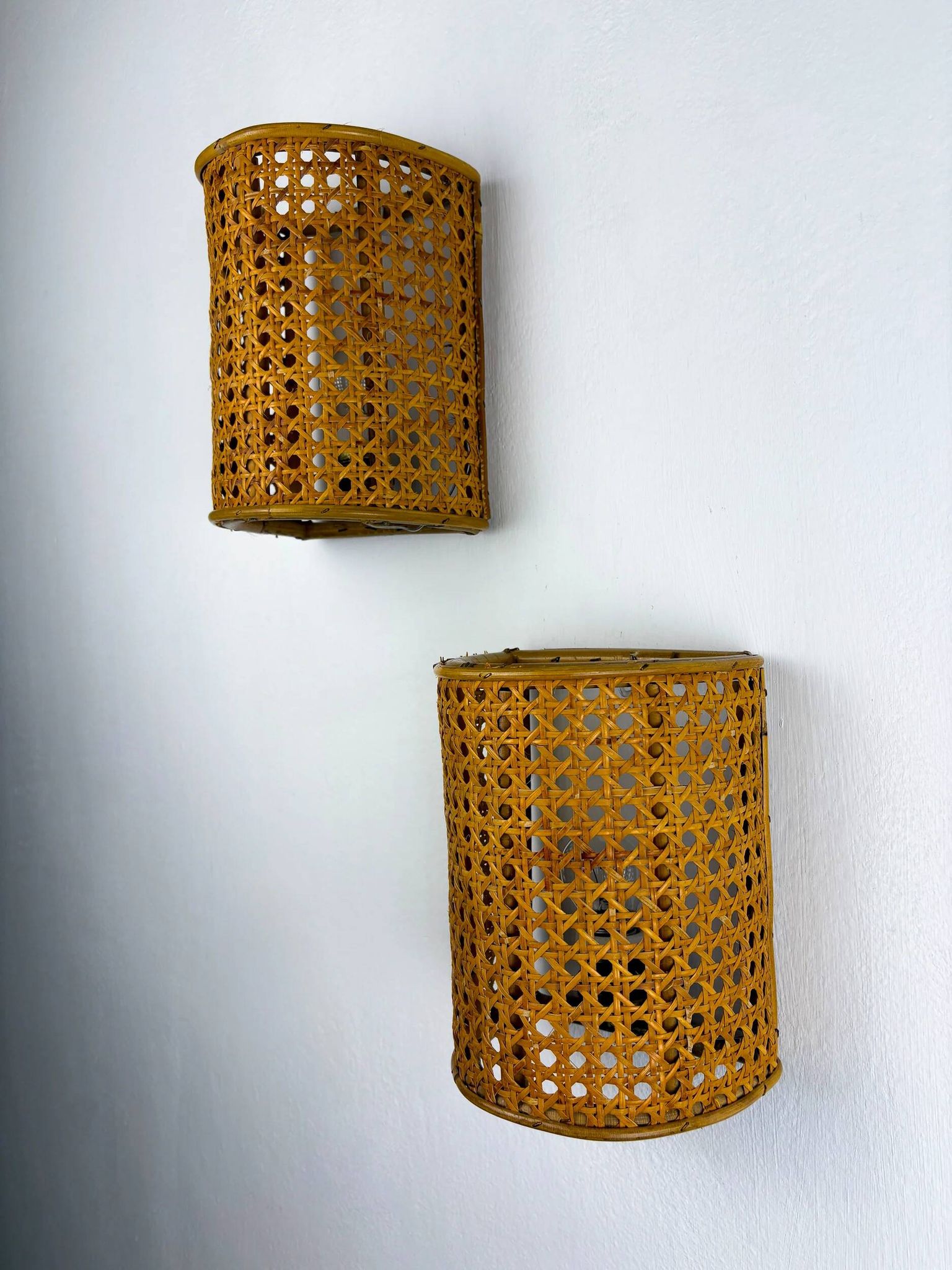 Pair of mid-century woven wicker & rattan wall sconces – Italy 1960s