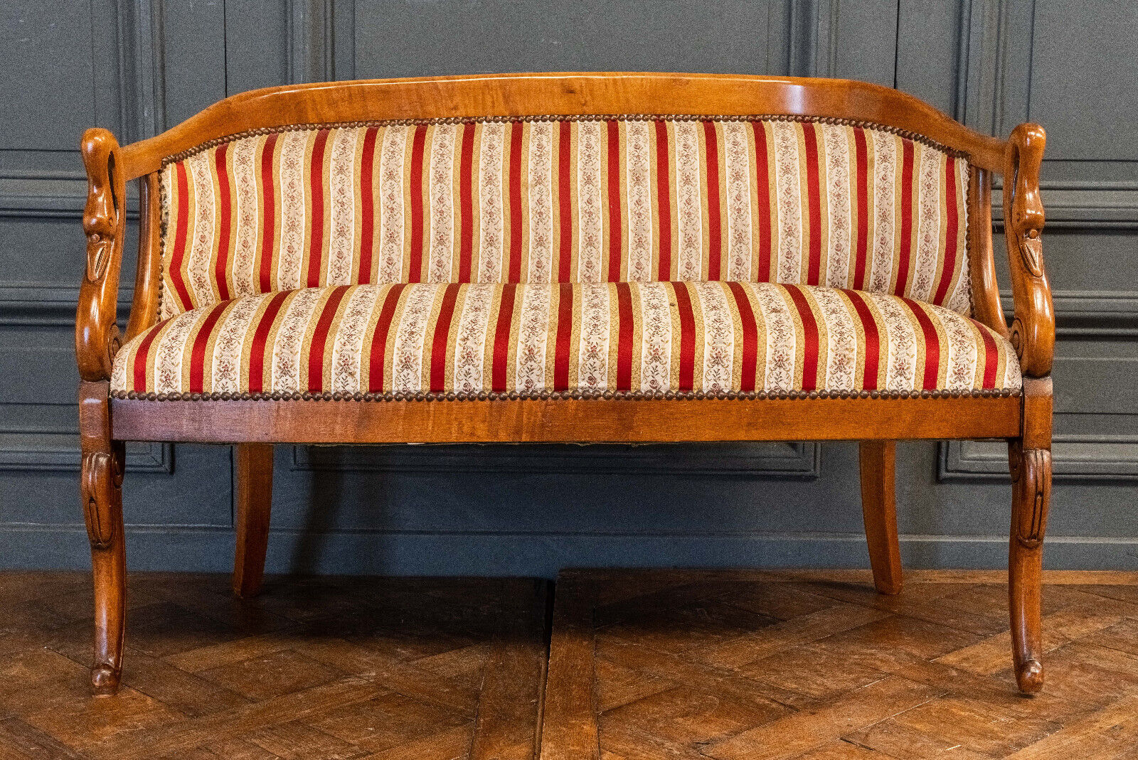 Blond mahogany sofa XXth décor gooseneck with butts