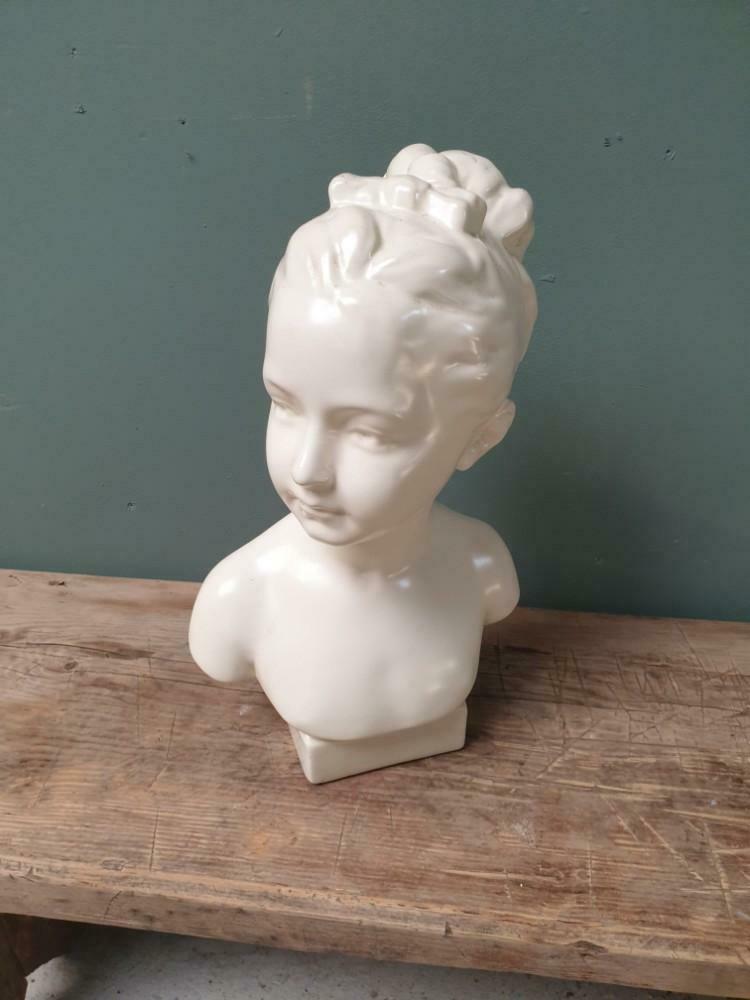Bust image young girl Biscuit