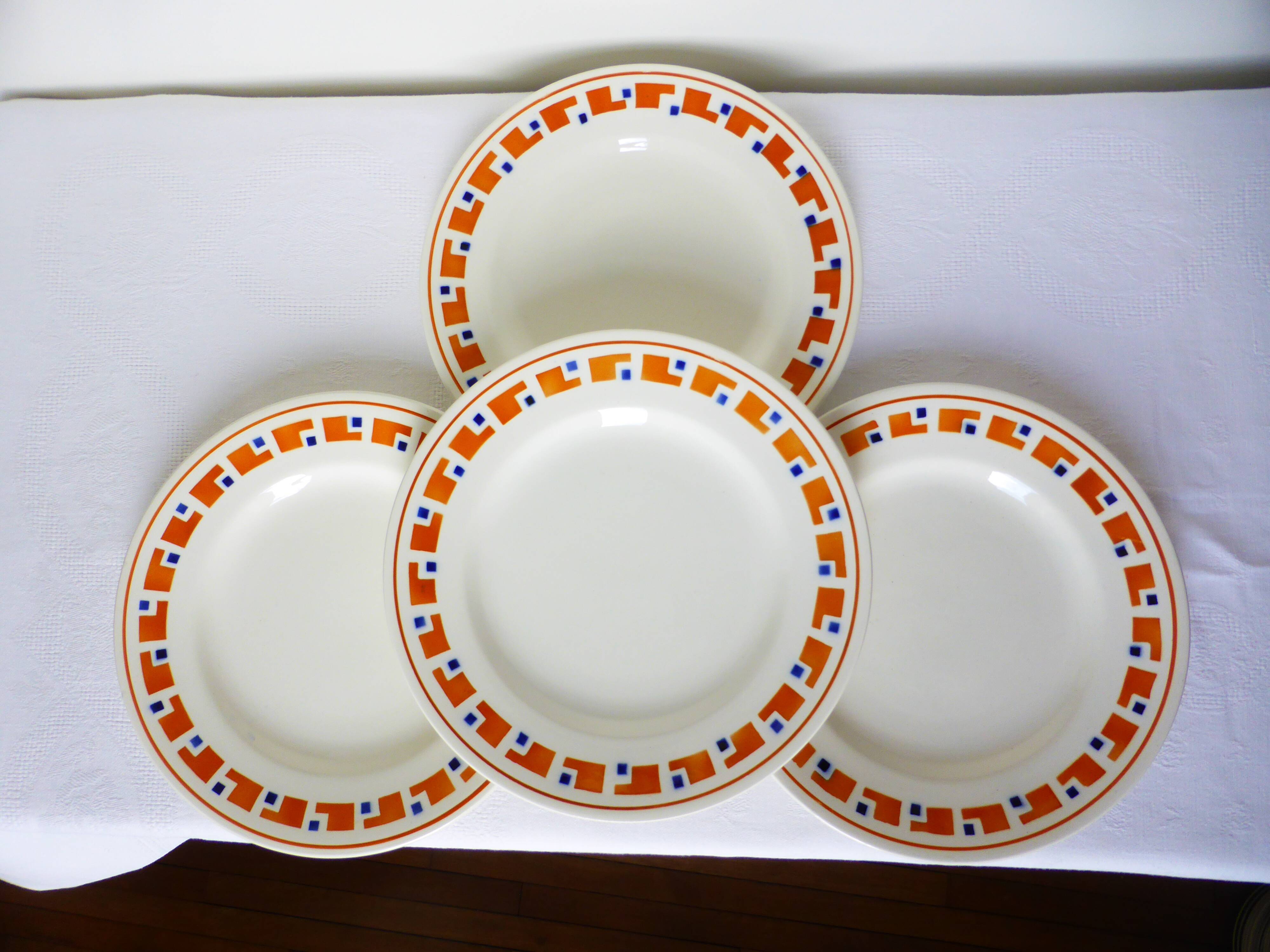 4 assiettes plates en terre de fer des Salins modèle Lucette 210802