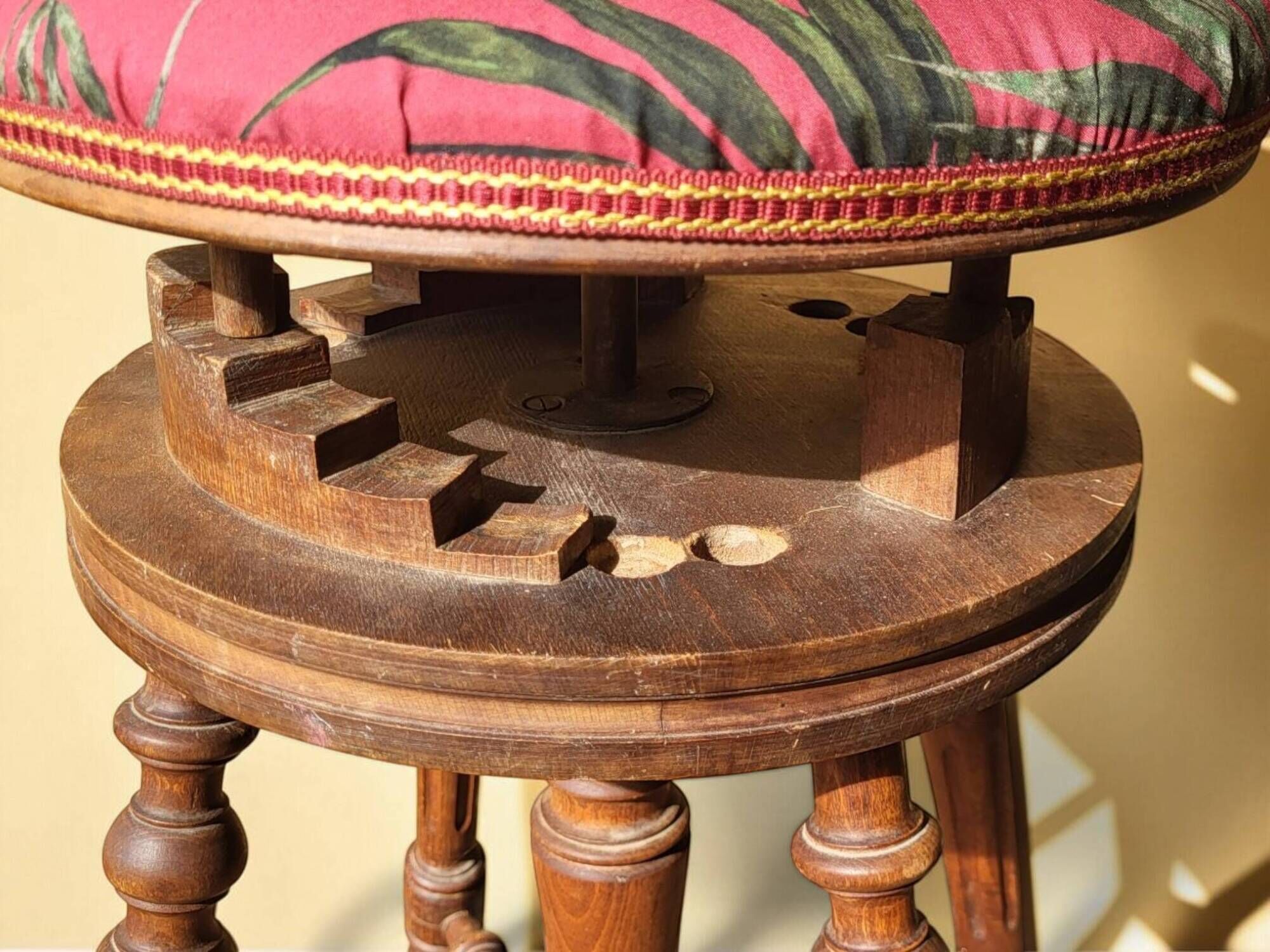 Piano stool