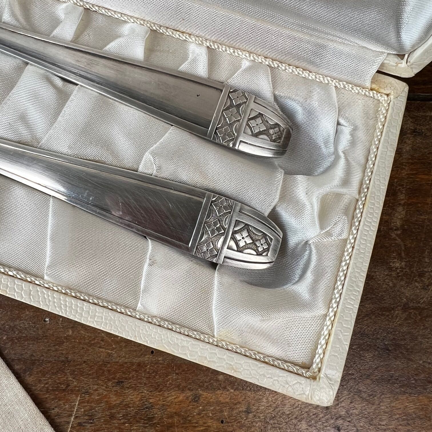 Antique silvered metal cutlery 84 g