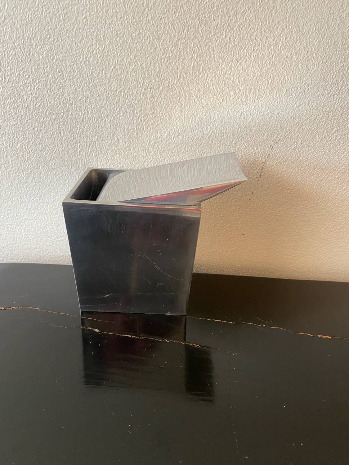 XO ashtray by Starck Model Ray Hollis