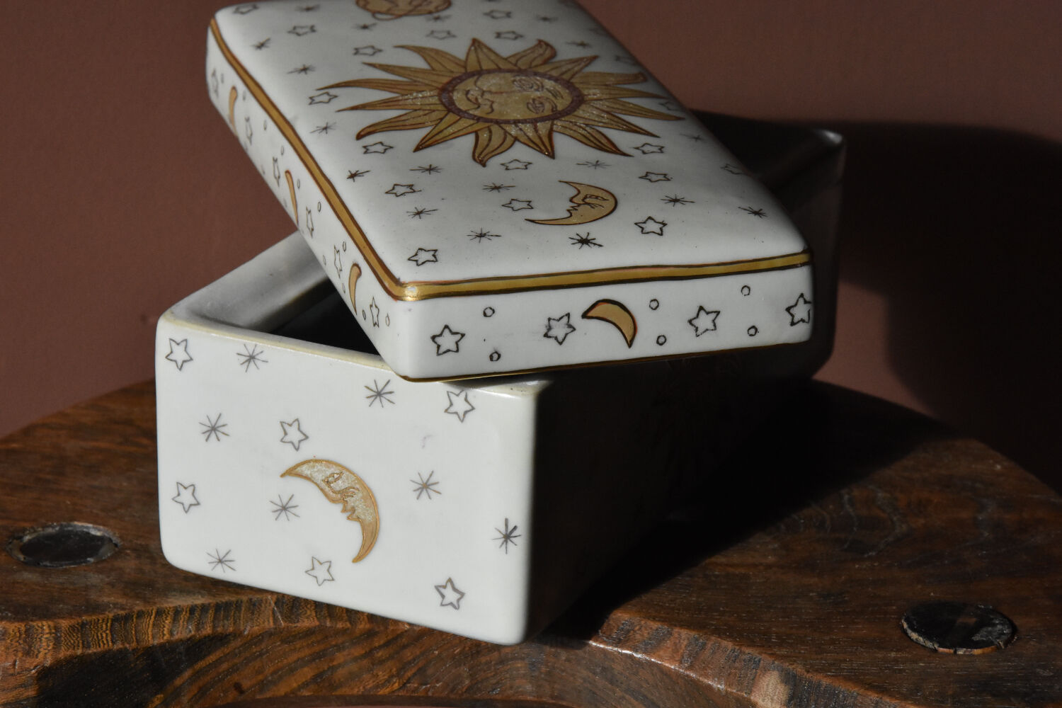 Astral decoration ceramic box