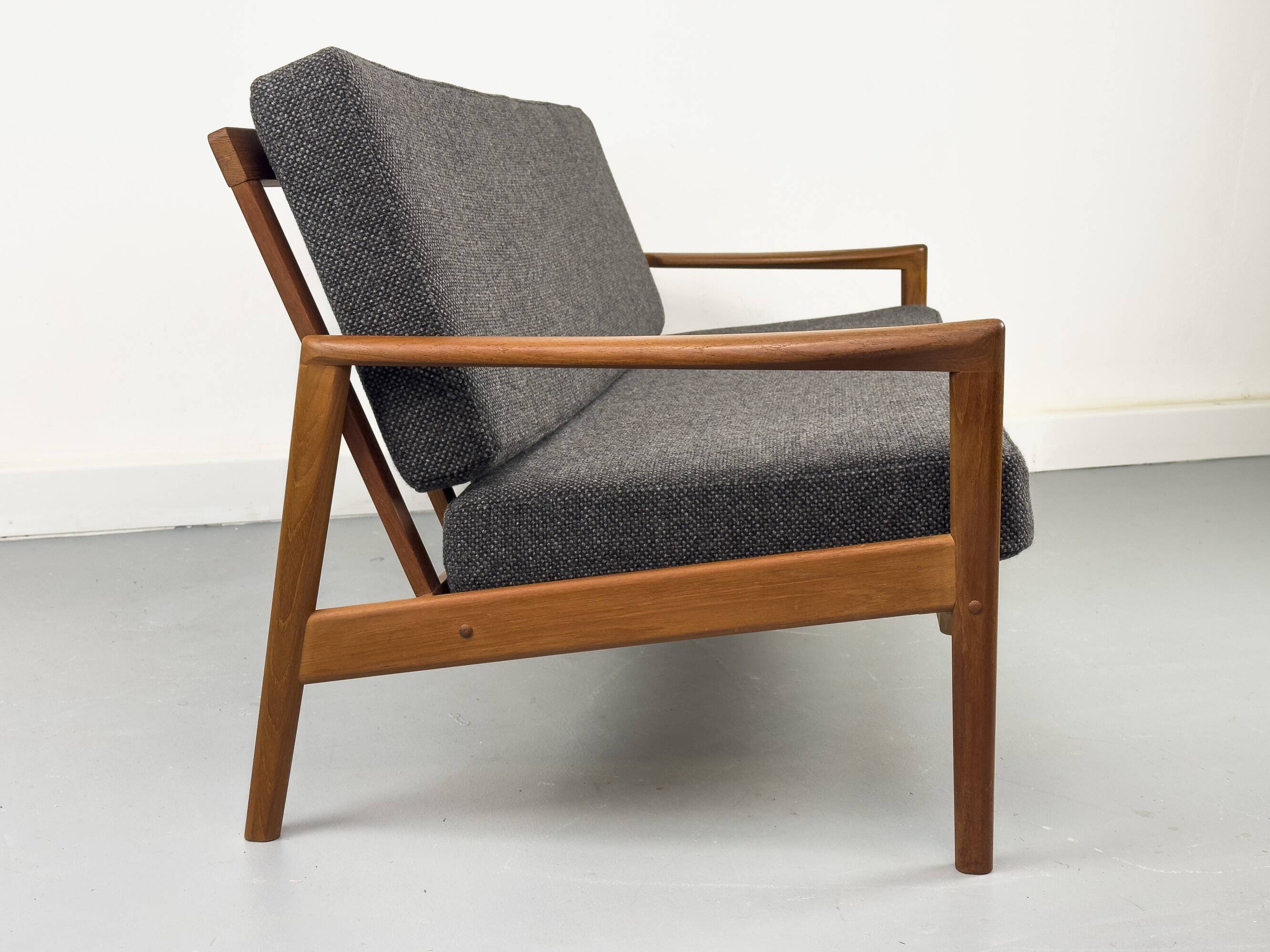 Canapé en teck, 1960s