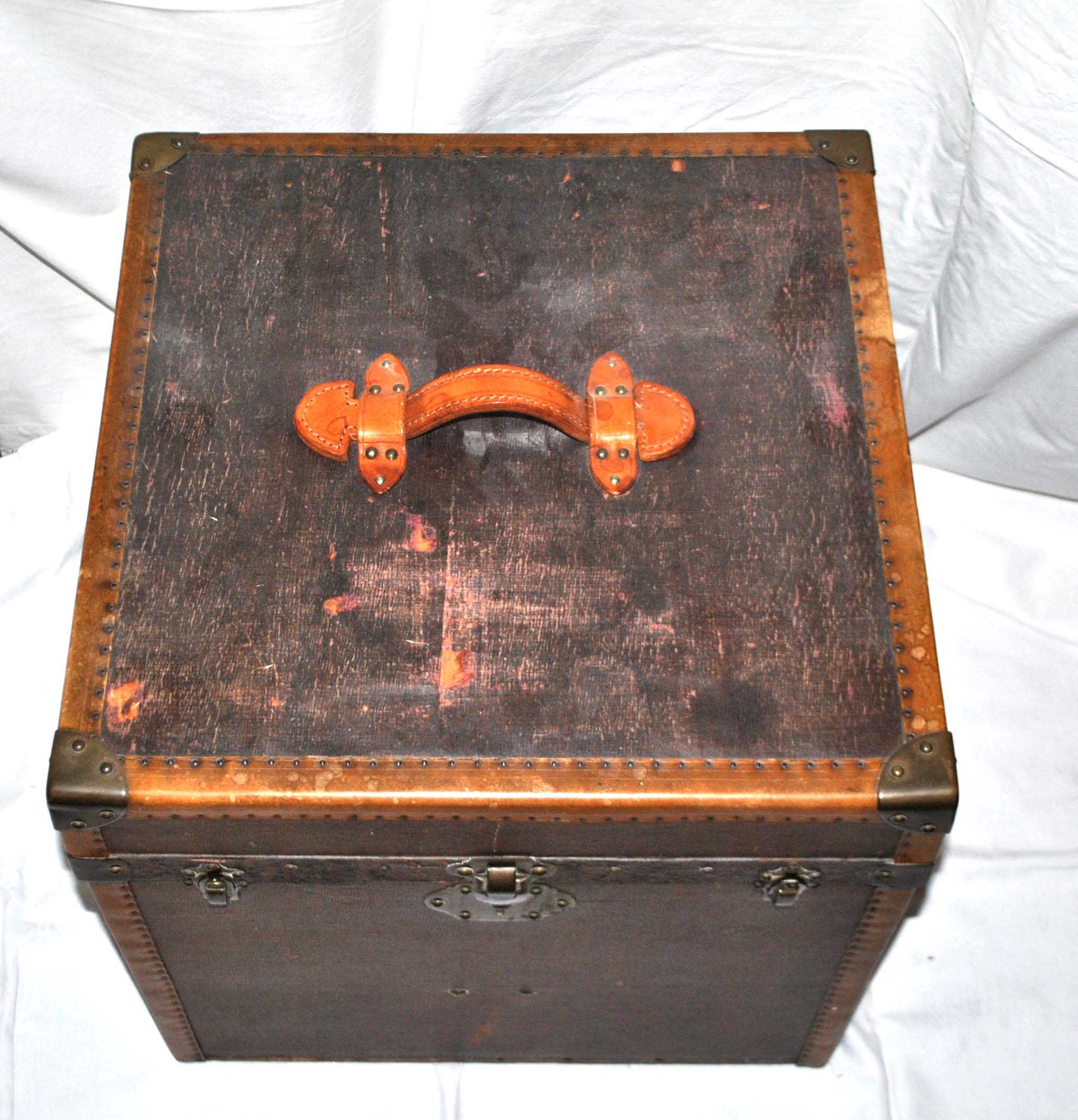 Old square trunk in wood, brass and leather - Travel chest 1920 45cm