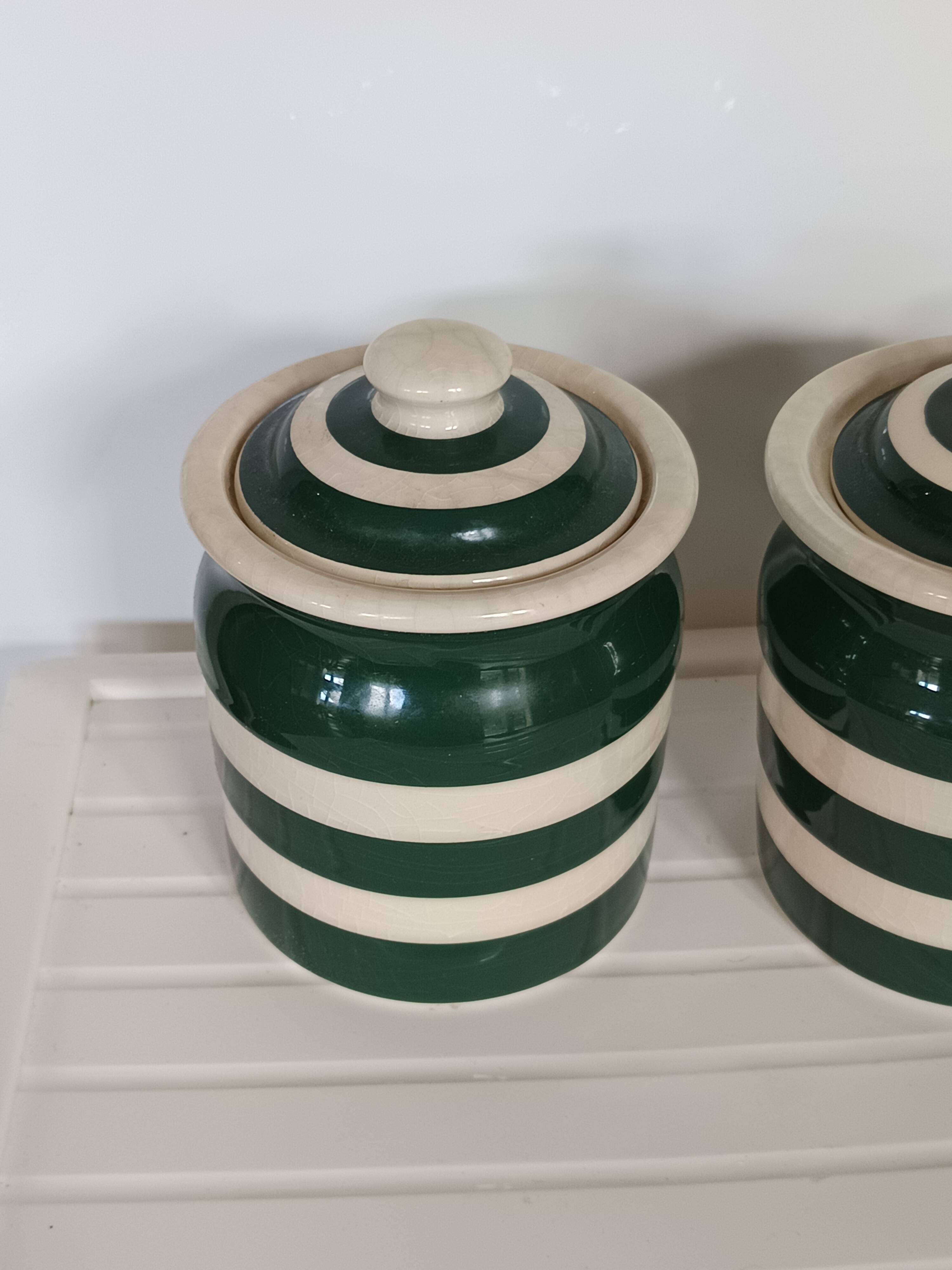 Pair of collector's English Cornishware pots with green stripes from the 1960s.